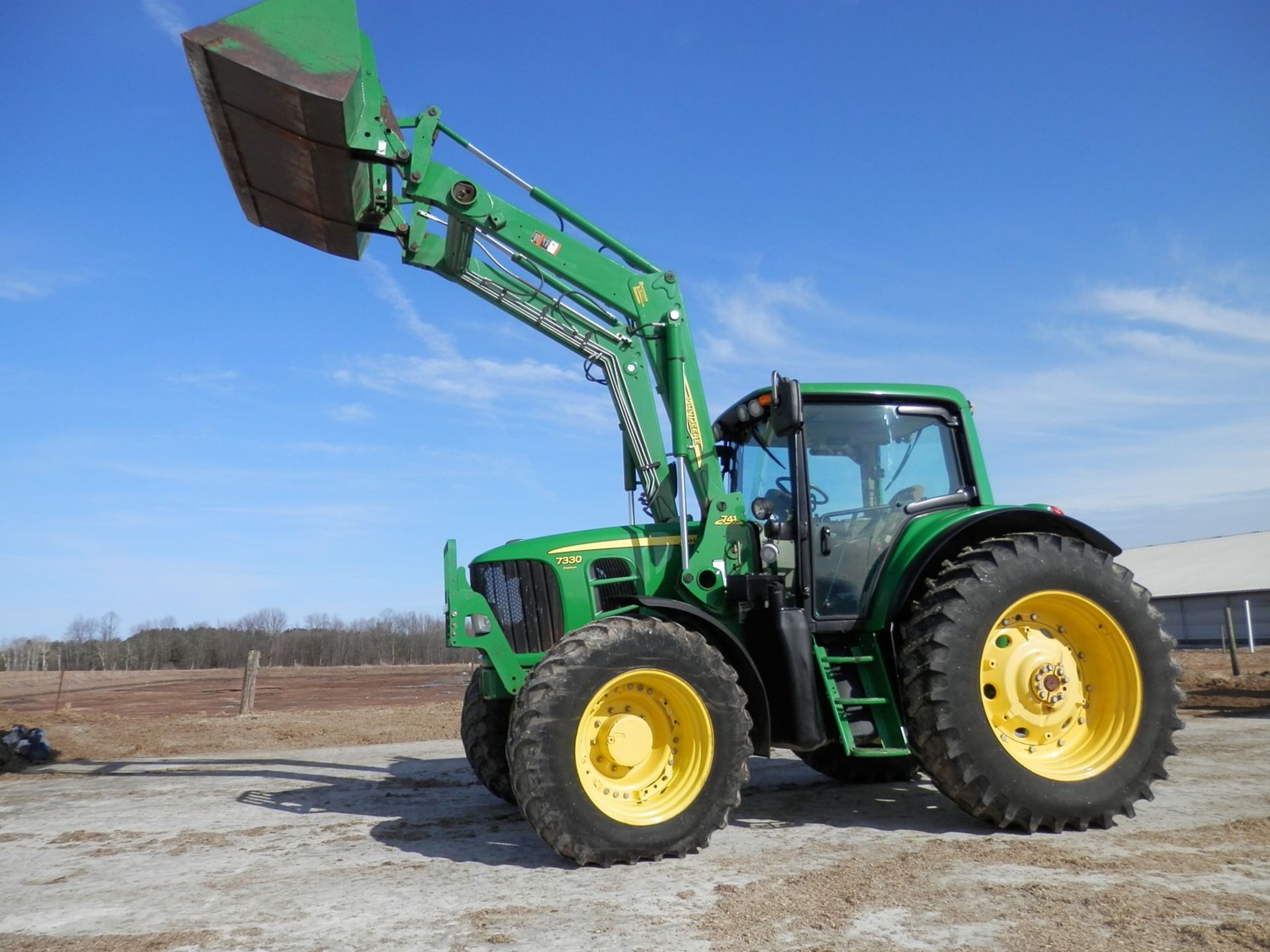 JOHN DEERE 7330 PREMIUM MFWD TRACTOR W/JD 741 LOADER - Image 4 of 8