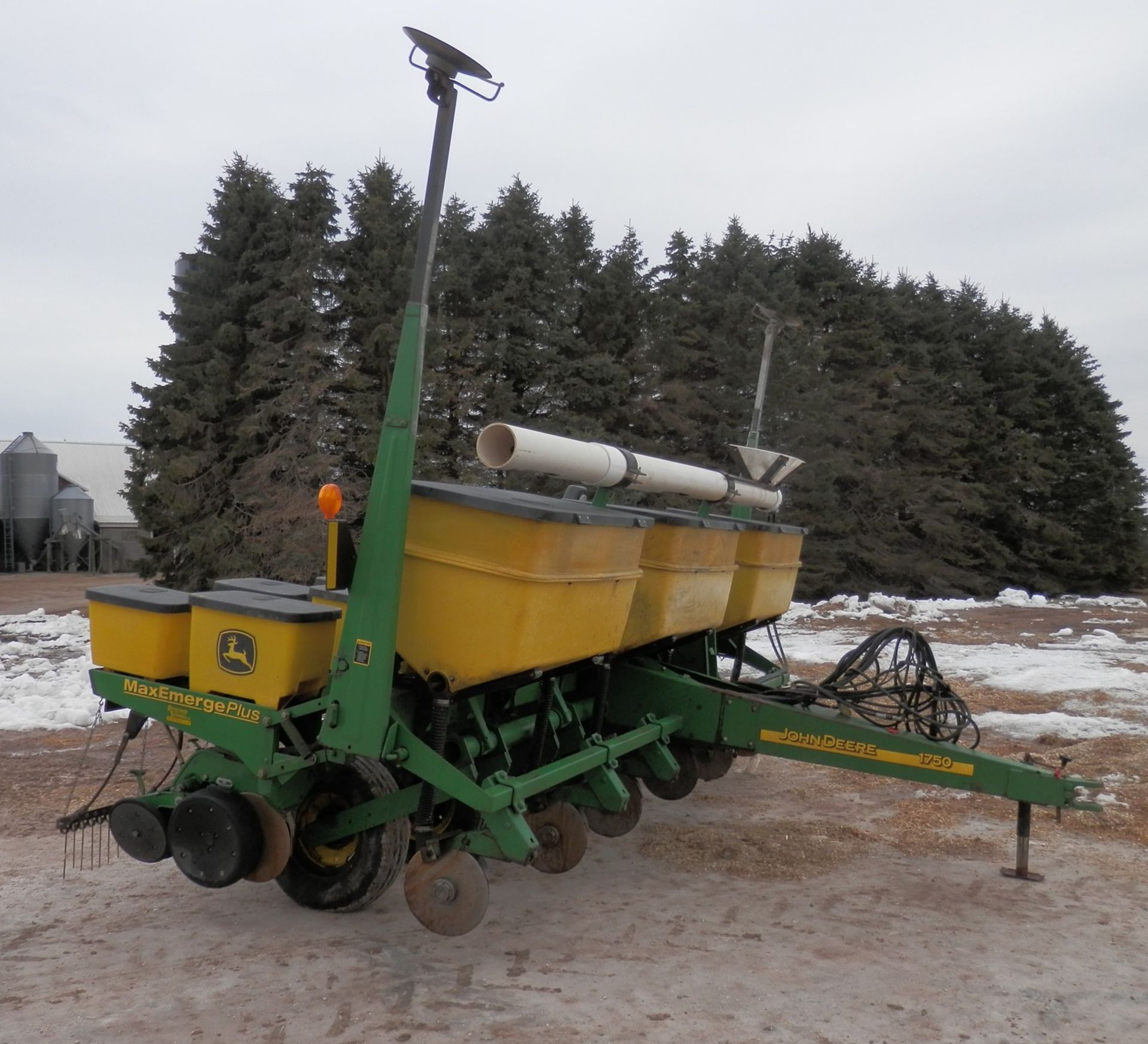 JOHN DEERE 1750 MAX EMERGE PLANTER - Image 3 of 5