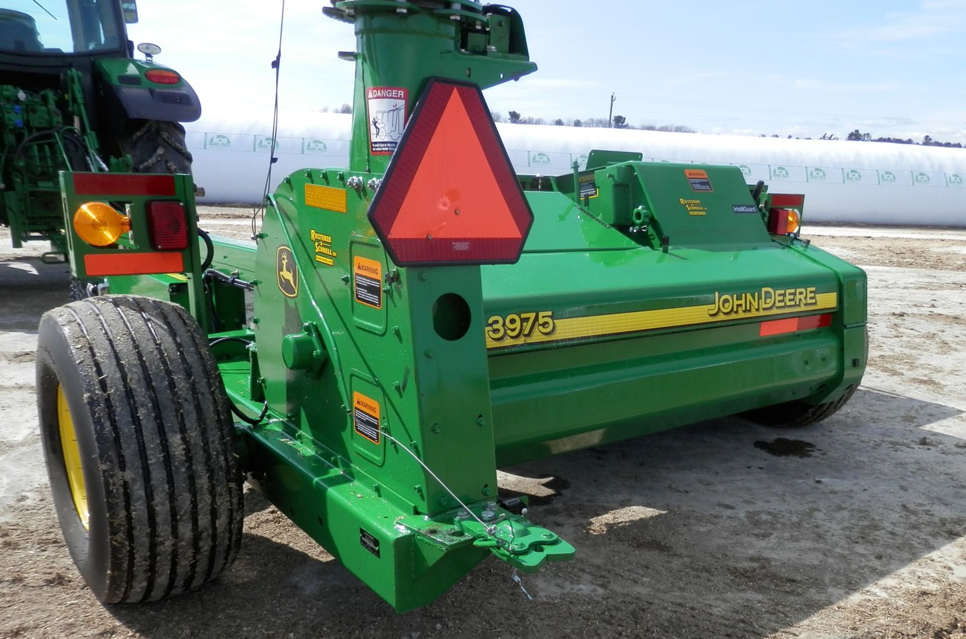 JOHN DEERE 3975 FORAGE CHOPPER - Image 6 of 8