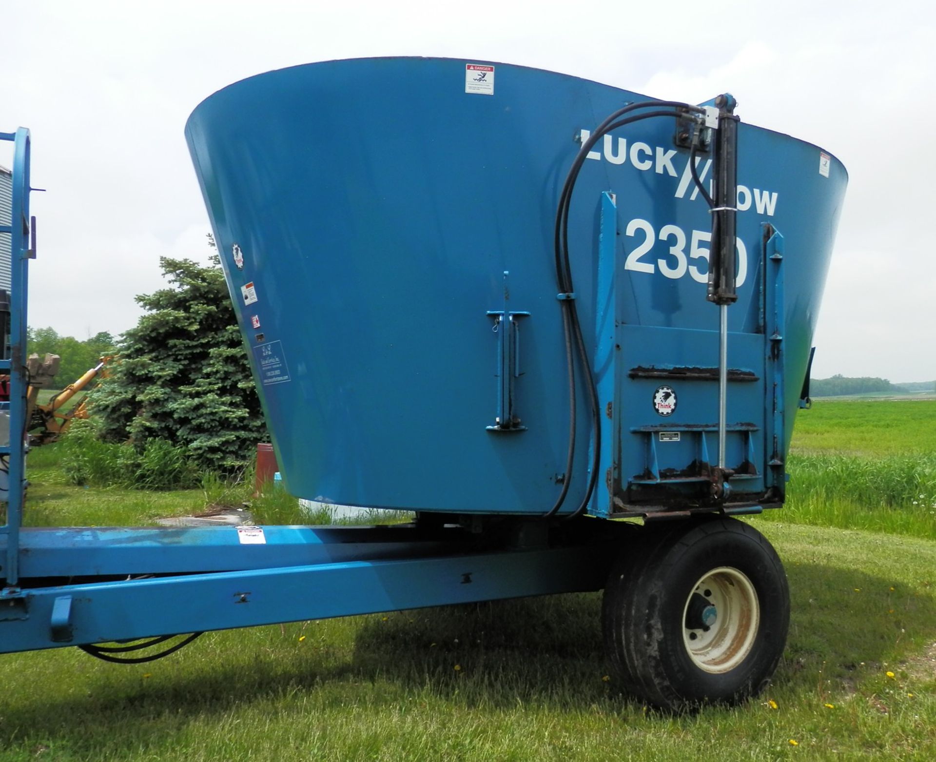 LUCKNOW 2350 VERTICAL TMR MIXER