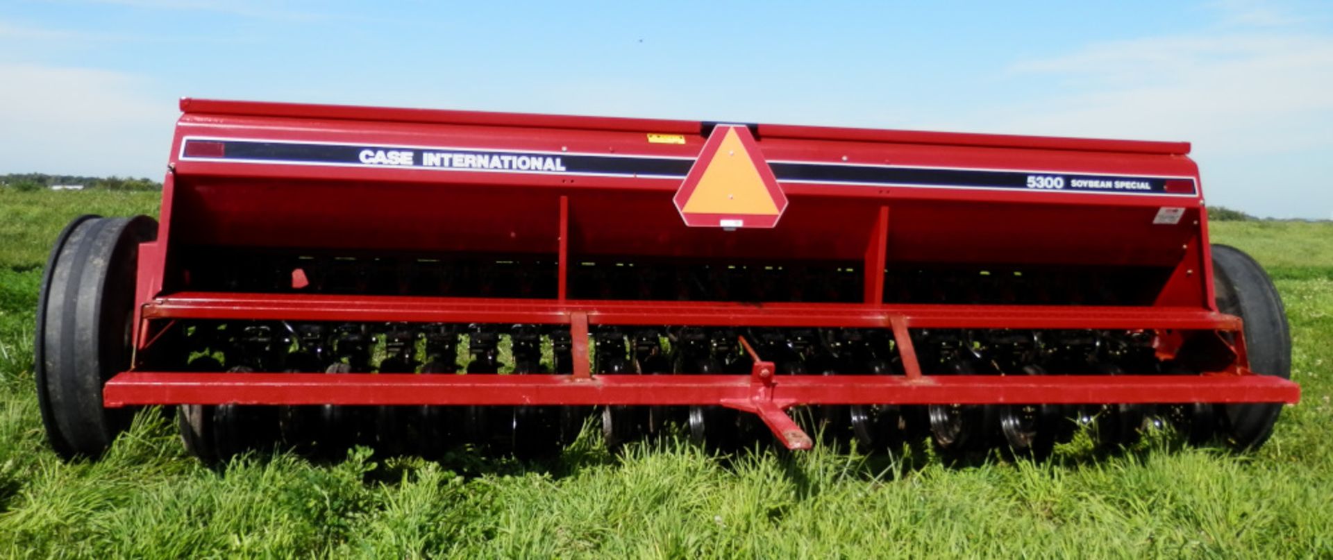 CIH 5300 12' SOYBEAN SPECIAL GRAIN DRILL - Image 3 of 9