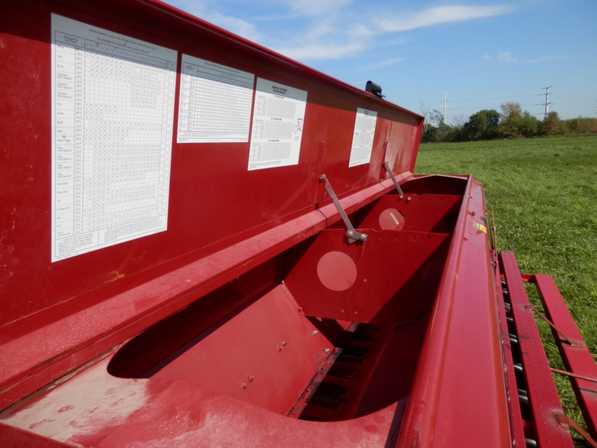 CIH 5300 12' SOYBEAN SPECIAL GRAIN DRILL - Image 5 of 9