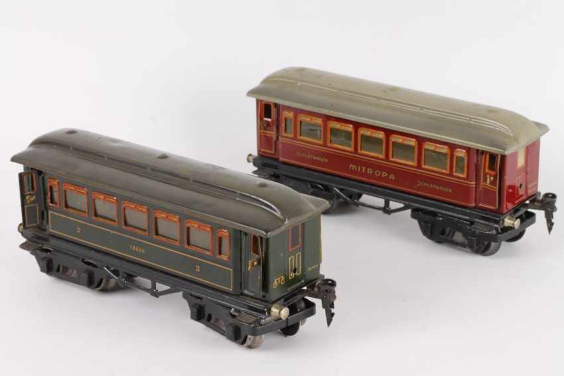 Märklin, zwei SchnellzugwagenMärklin, zwei Schnellzugwagen, 21,5 cm lang, Personenwagen 1886 P,