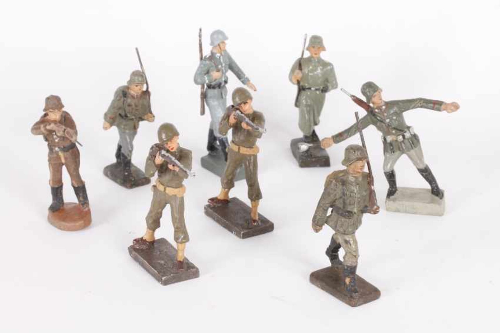 Lineol, acht Masse-SoldatenLineol, acht Masse-Soldaten: zwei englische Gewehrschützen, sonst
