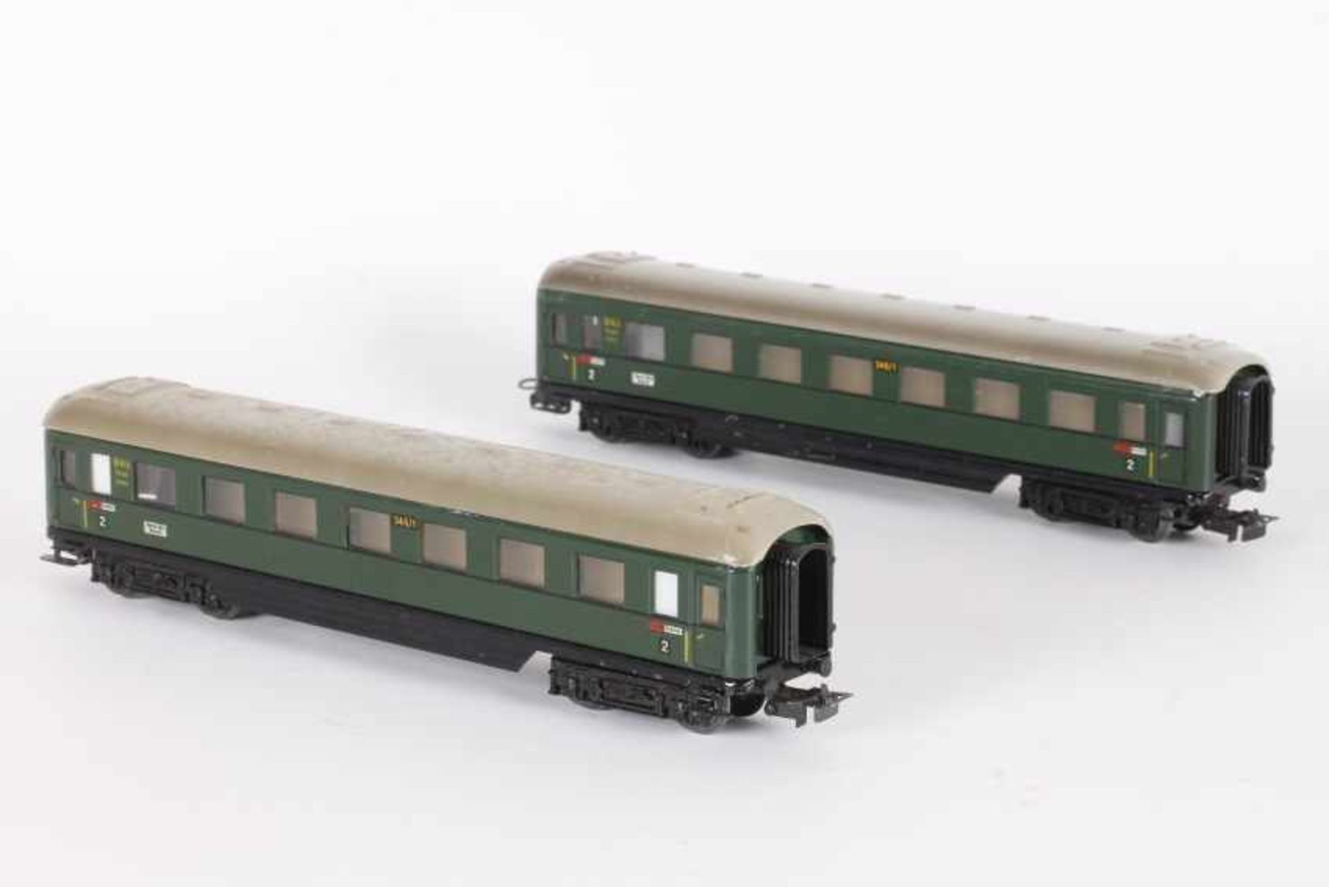 Märklin zwei SchürzenwagenMärklin zwei Schürzenwagen, 346/1, Gussdrehgestelle, ebene Schilder,