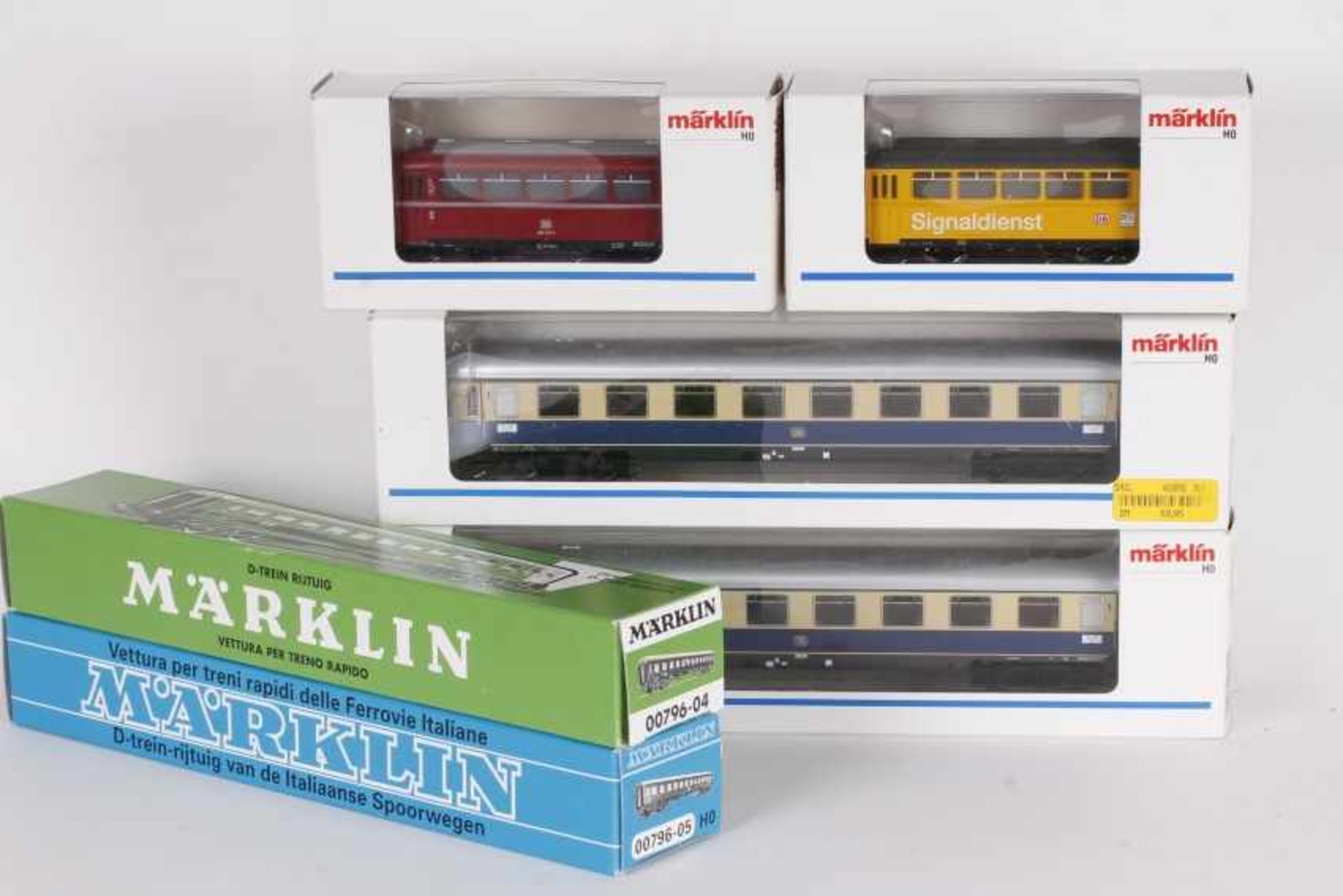 Märklin, vier Schnellzugwagen, zwei Schienenbus-BeiwagenMärklin, vier Schnellzugwagen, zwei