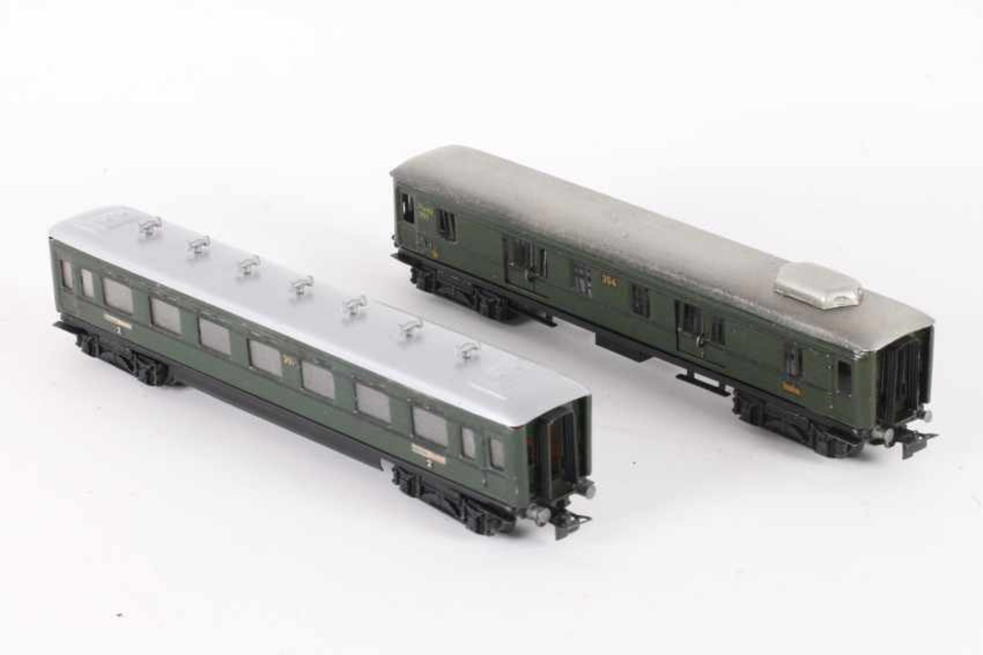 Märklin, zwei Schnellzugwagen, BlechMärklin, zwei Schnellzugwagen, Blech, 351 und 354, mehrteilige