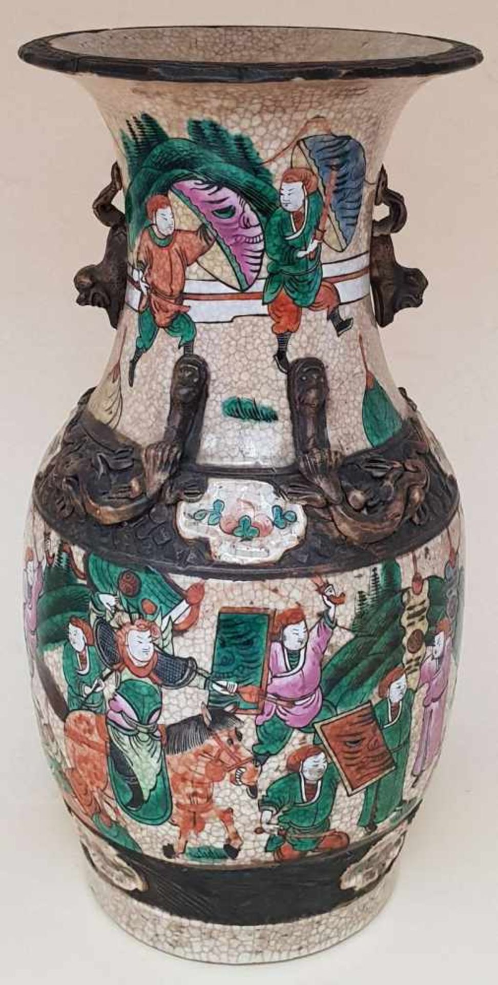 BODENVASE, Korea, reliefierte Baluster-Überhangform, bunt, matt, teilbronziert, Schulter umlaufend