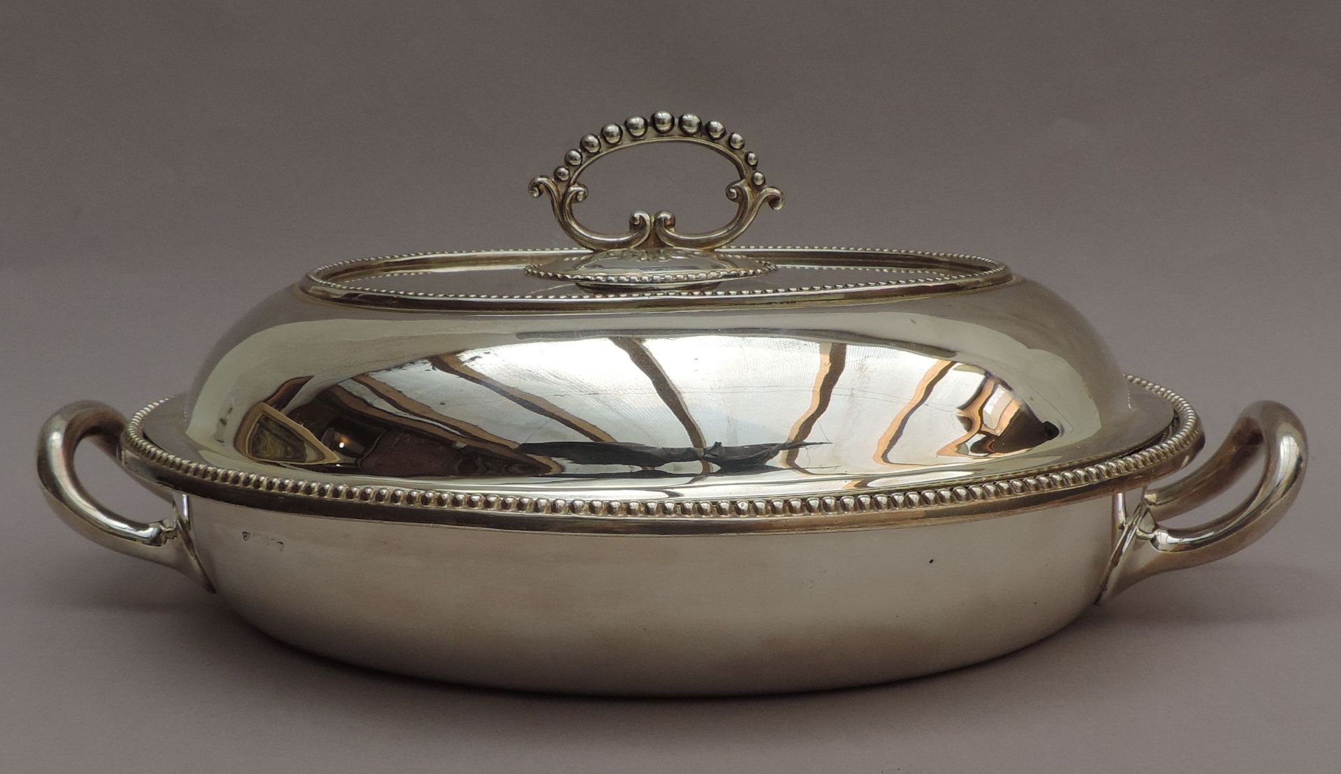 DECKELSCHÜSSEL, Verein Kgr, Eduard VII-Epoche, Plate, Georg II-Stil, gequetscht ovale Form mit U-