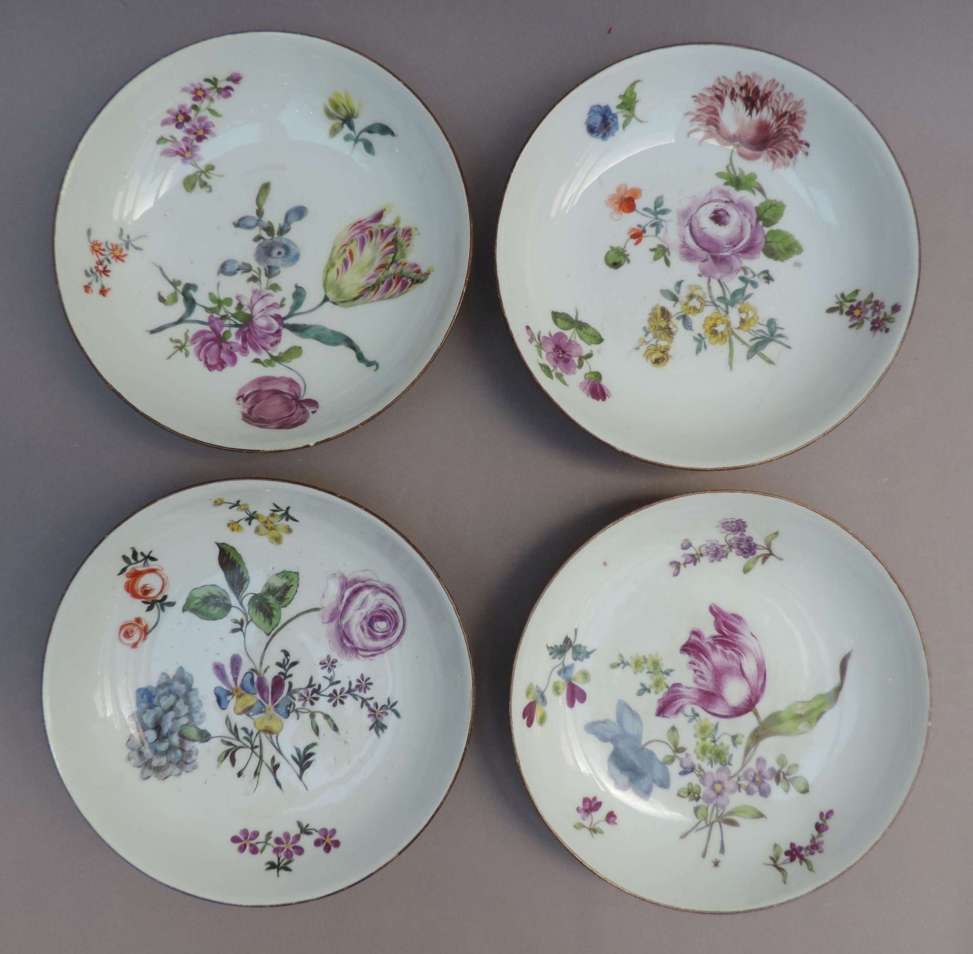 TASSEN MIT UNTEREN, 4 Gedecke, Kgl Porzellanmanuf Meissen, 18.Jh., bunt, glatt, Blumen, Bukett - Image 3 of 3