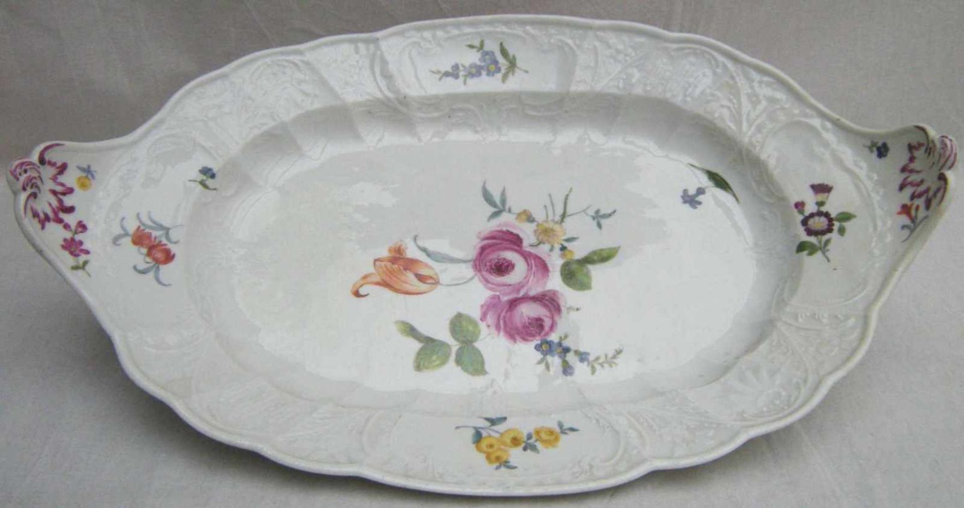 GONDELPLATTE, Kgl Porzellanmanuf Meissen, 1763-1780, gewellter Rocaillerand, Blume Mitte, alte