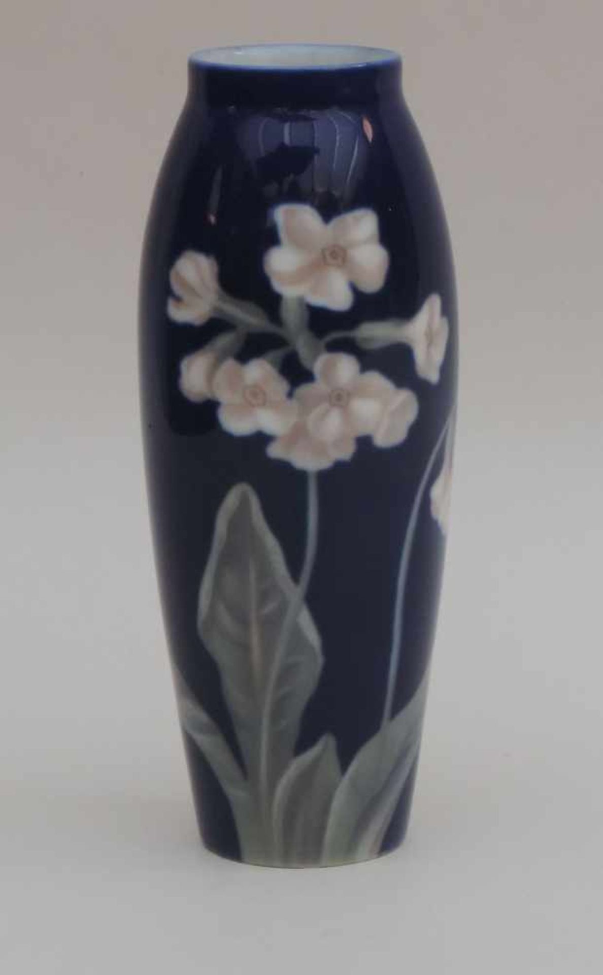 BALUSTERVASE, Kopenhagen, Manuf Bing & Groendahl, 1899-1901, polychromiert, Schlüsselblumen auf