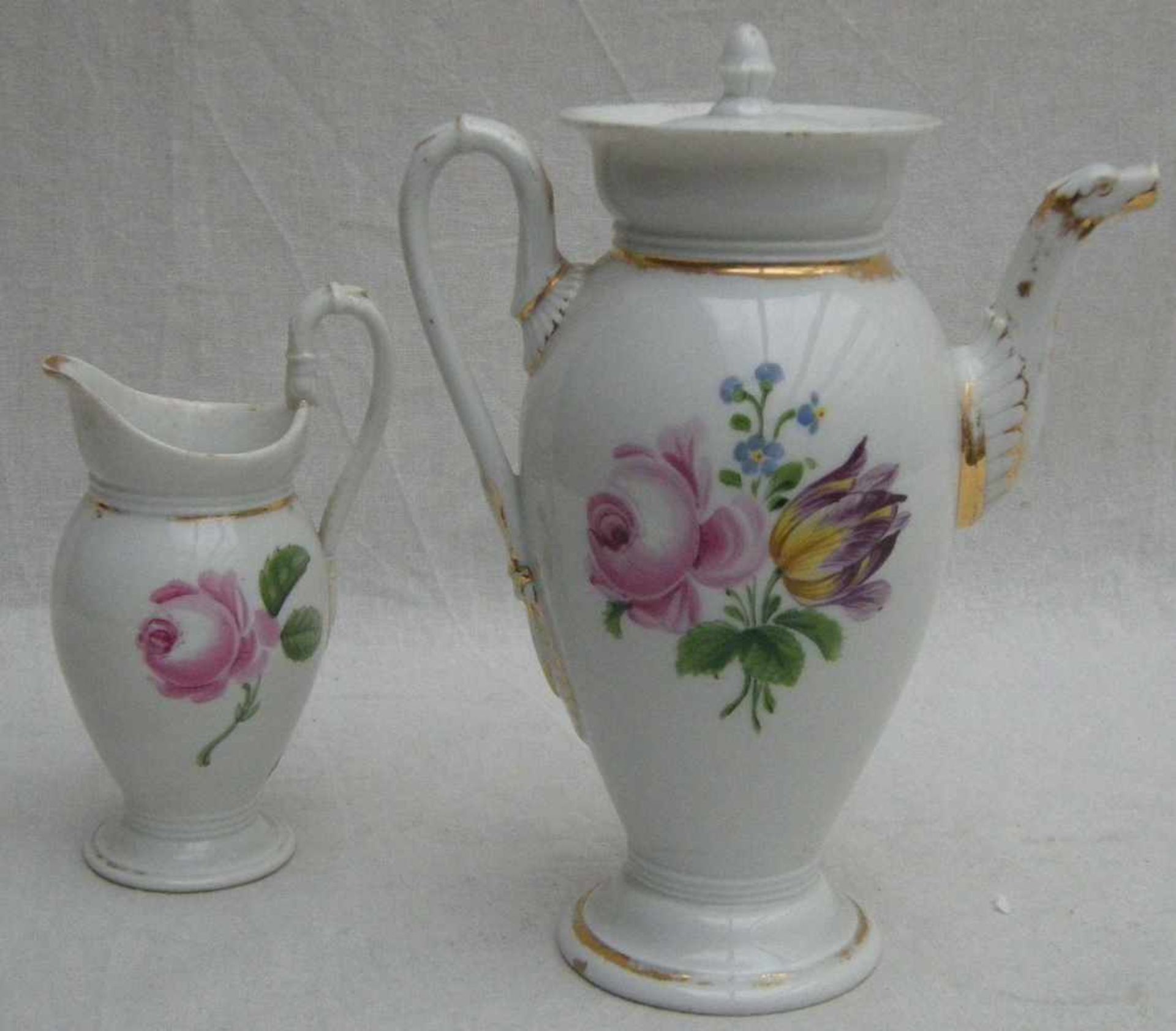 MOCCAKANNE UND MILCHKÄNNCHEN, Kgl Porzellanmanuf Meissen, fr 19.Jh., Blume alte Manier, bunt,