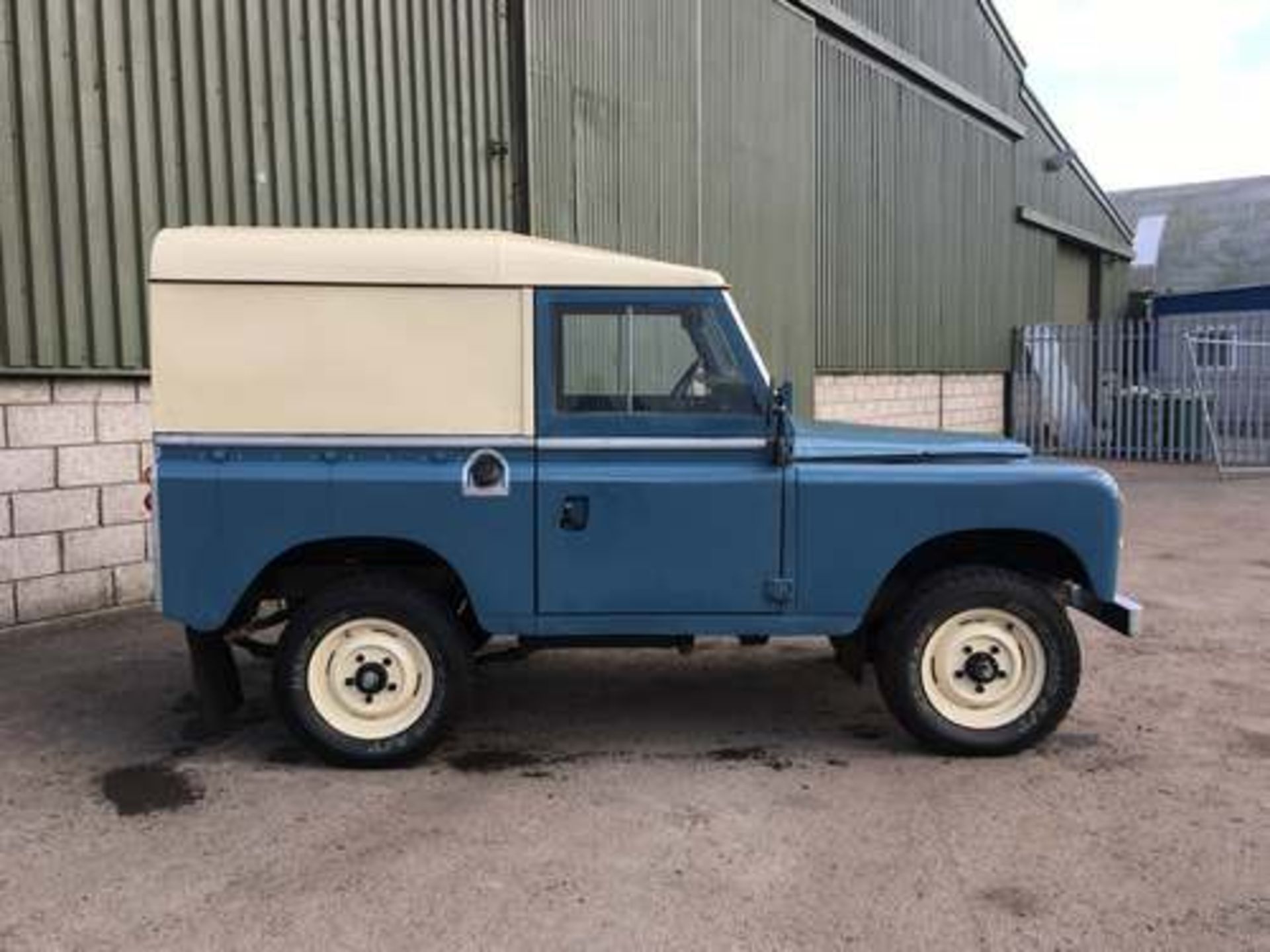 LAND ROVER 88" - 4 CYL - 2286cc - Image 6 of 15