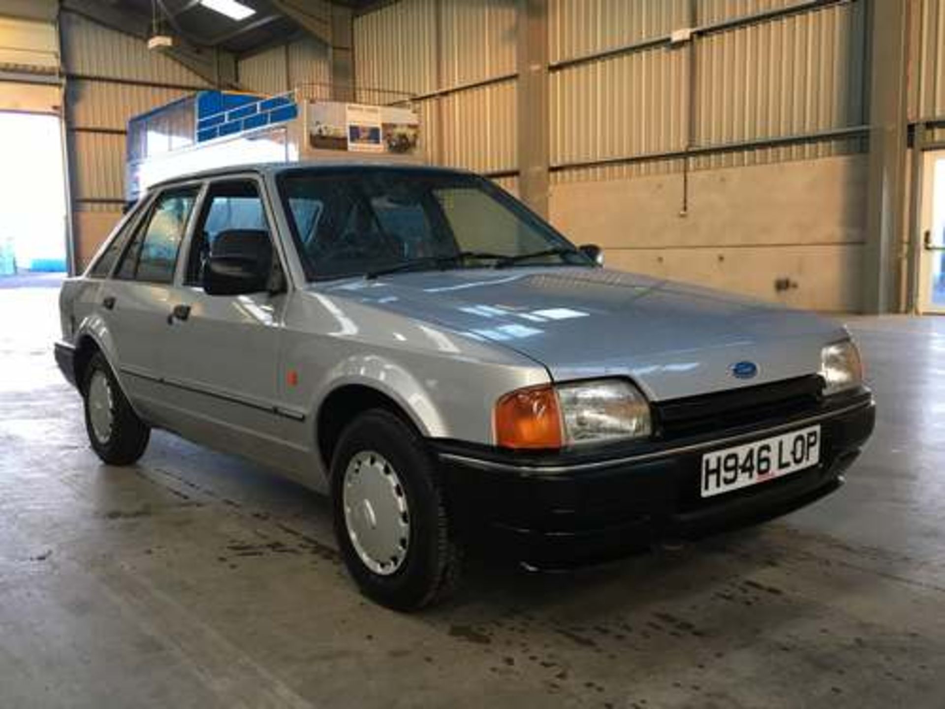 FORD ESCORT L 5SPD - 1297cc