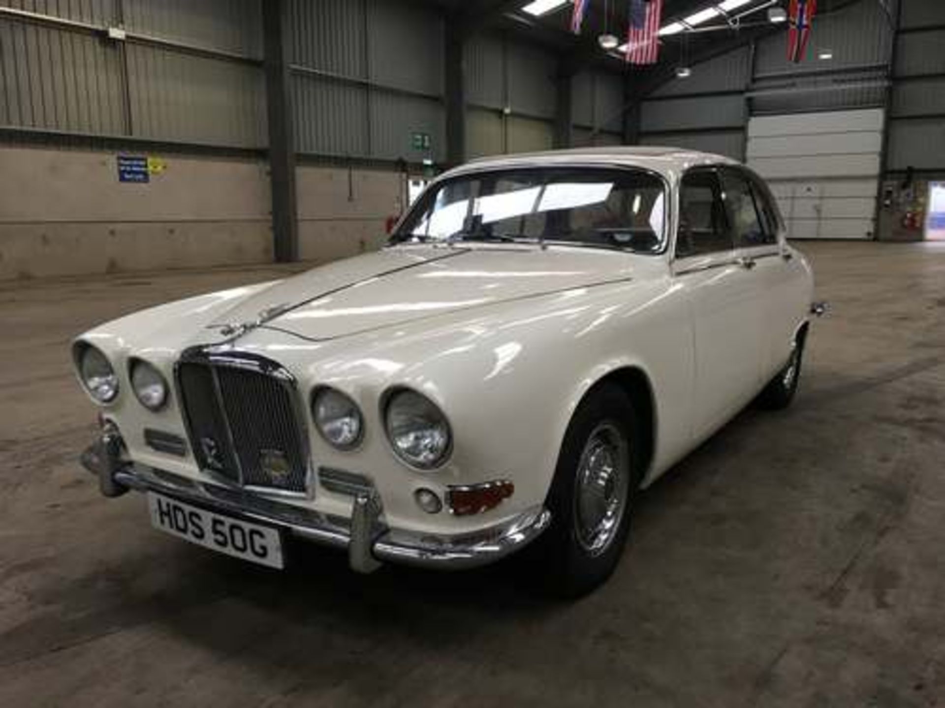 DAIMLER SOVEREIGN - 4223cc