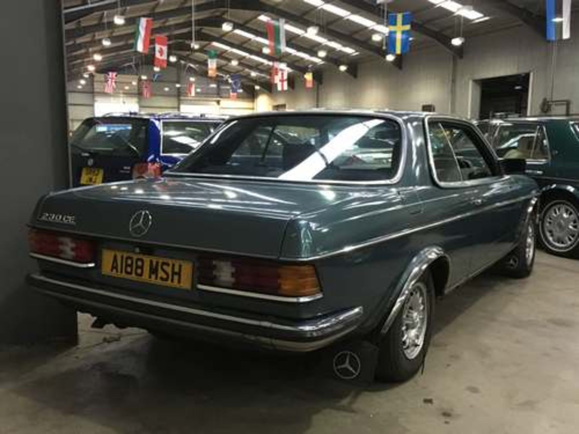 MERCEDES 230 CE AUTO - 2299cc - Bild 2 aus 4