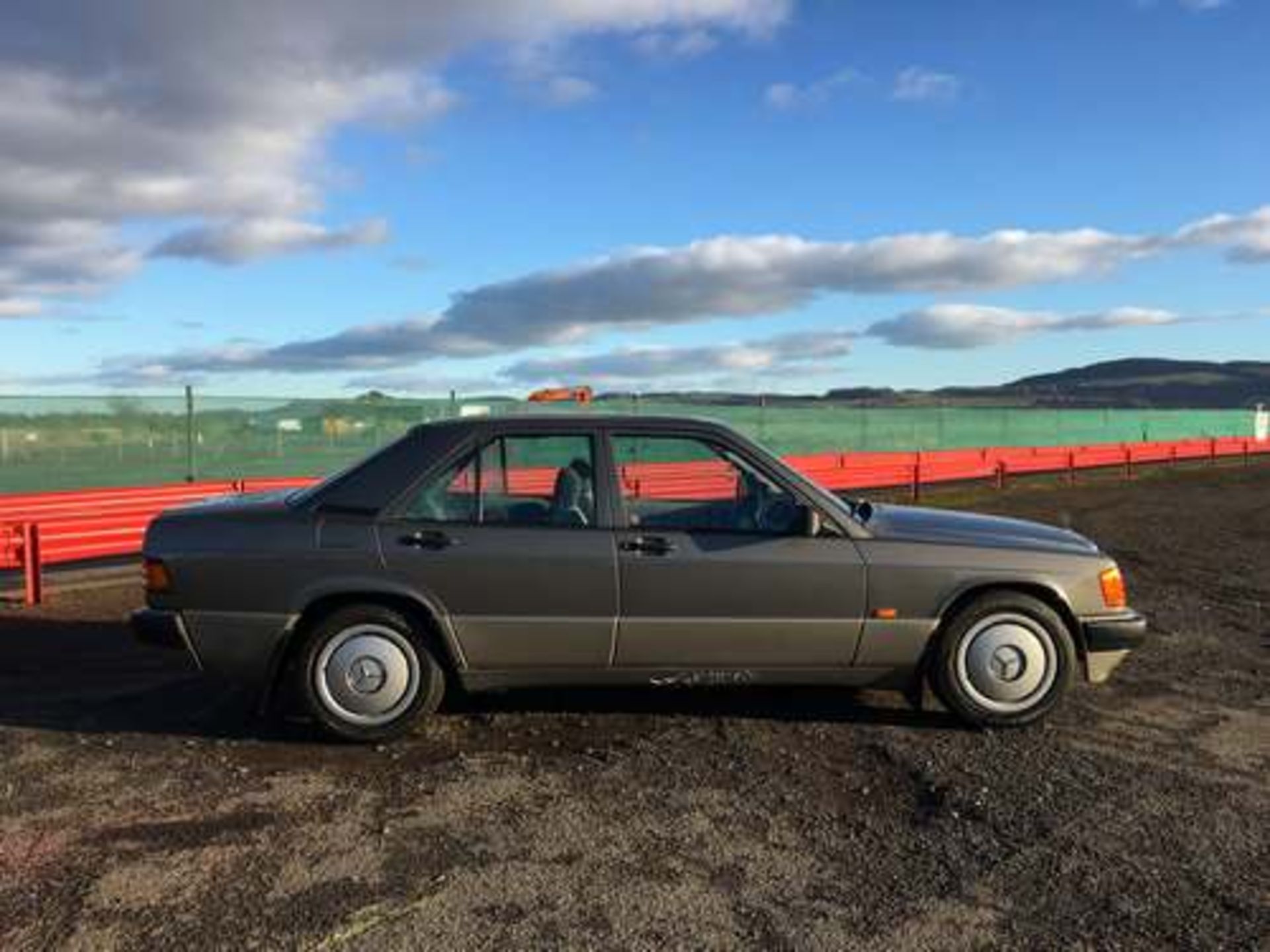 MERCEDES 190E AUTO - 1997cc - Image 4 of 15