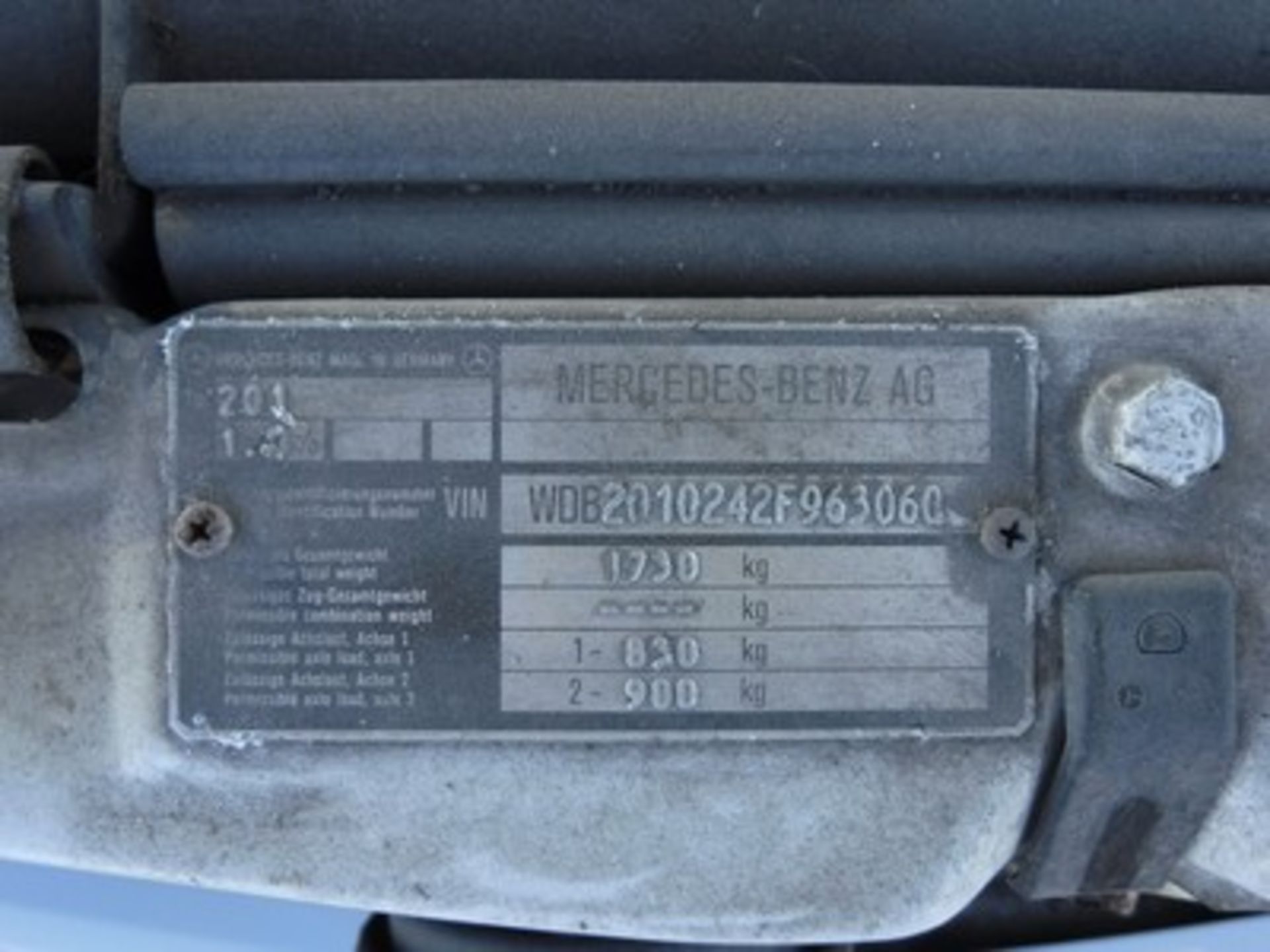 MERCEDES 190E 2.0 - 1997cc - Image 2 of 10