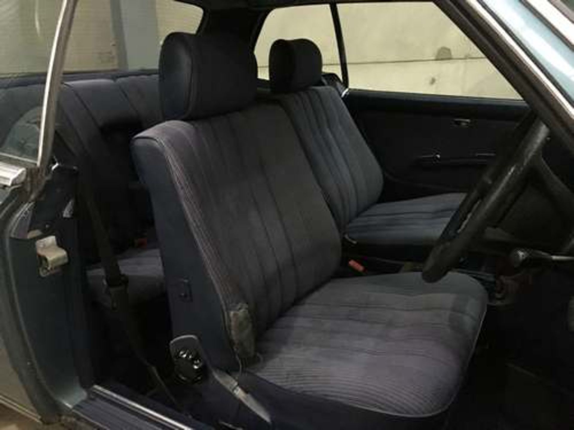 MERCEDES 230 CE AUTO - 2299cc - Bild 4 aus 4