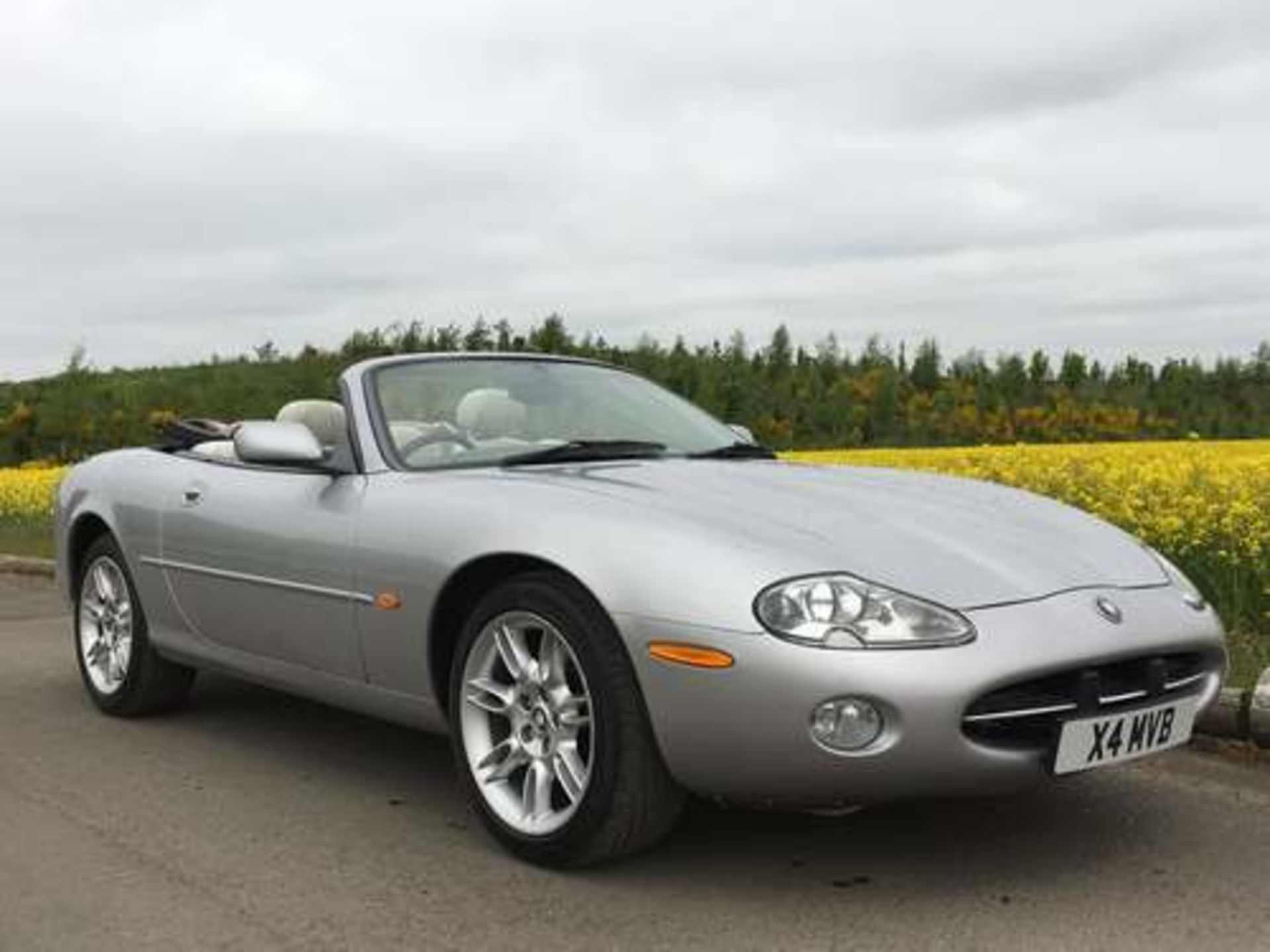 JAGUAR XK8 CONVERTIBLE AUTO - 3996cc - Image 2 of 21