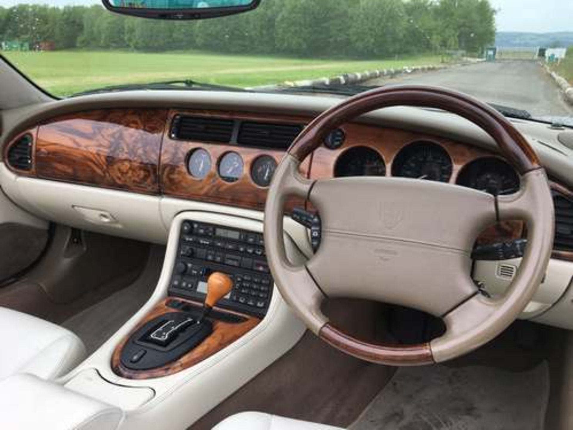 JAGUAR XK8 CONVERTIBLE AUTO - 3996cc - Image 12 of 21