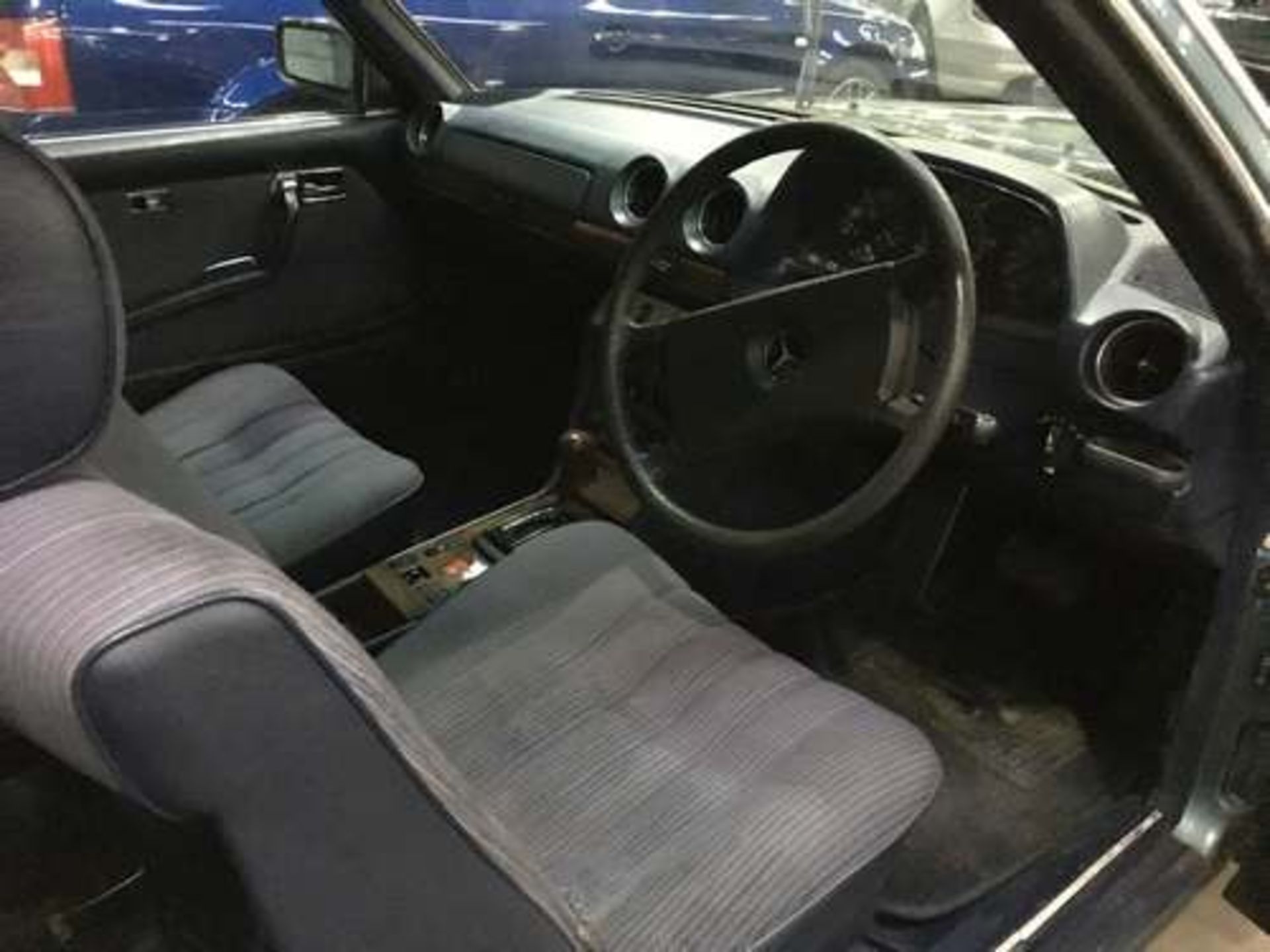 MERCEDES 230 CE AUTO - 2299cc - Image 3 of 4