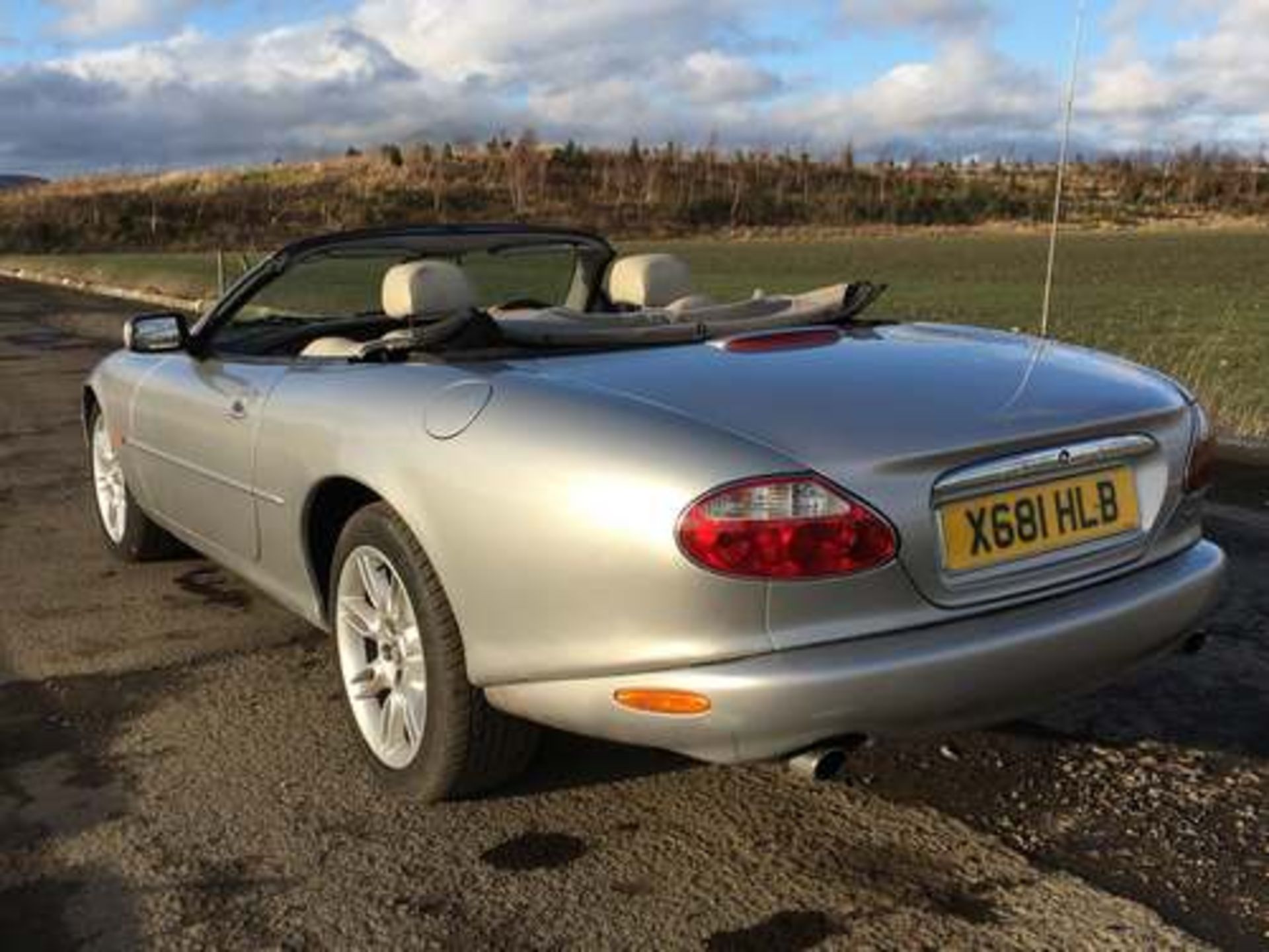 JAGUAR XK8 CONVERTIBLE AUTO - 3996cc - Image 4 of 11