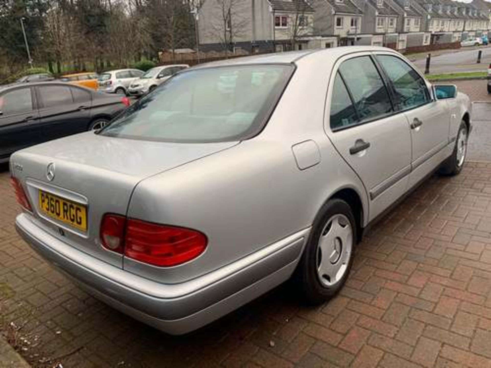 MERCEDES E200 CLASSIC AUTO - 1998cc - Image 3 of 9