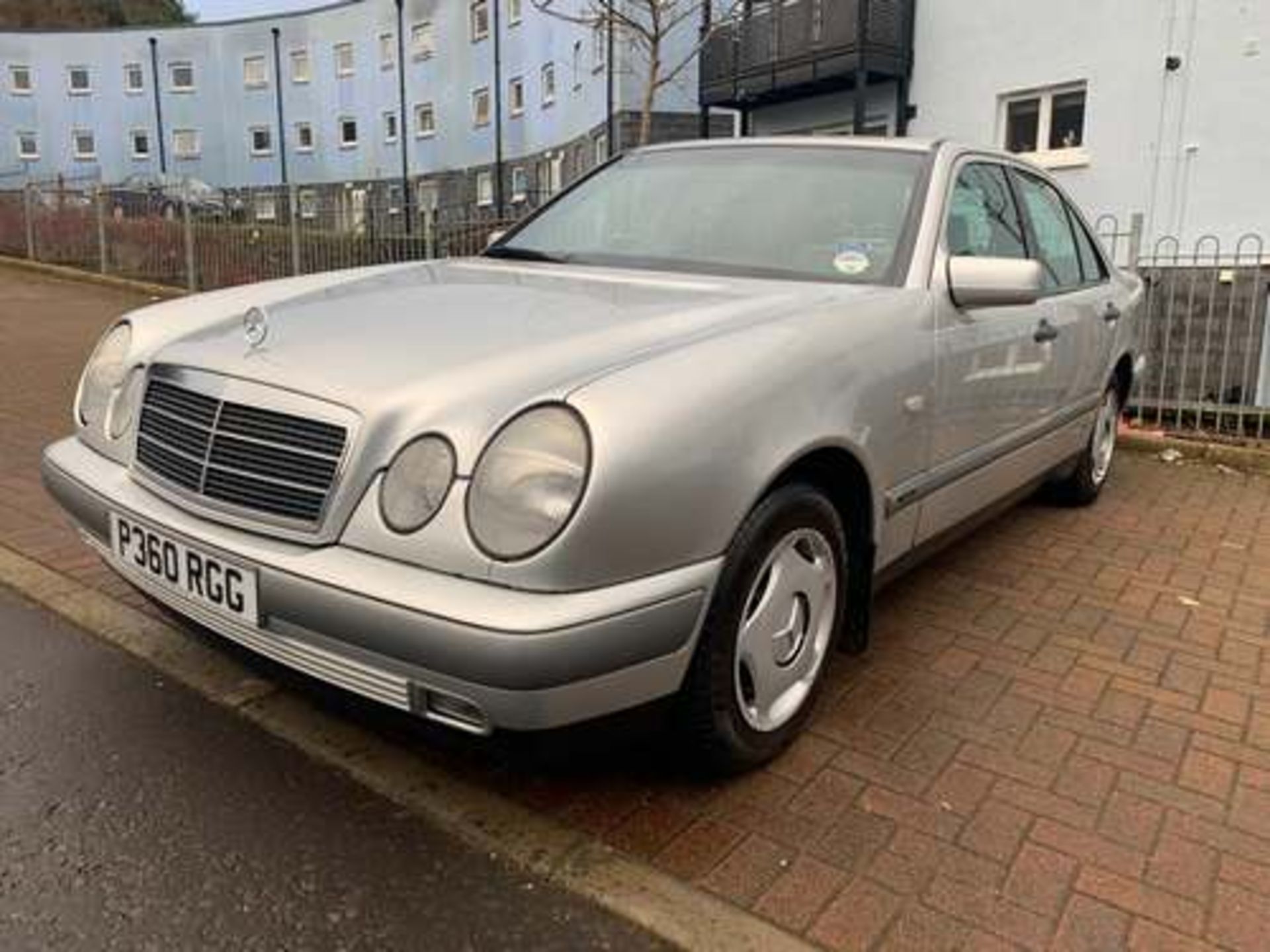 MERCEDES E200 CLASSIC AUTO - 1998cc