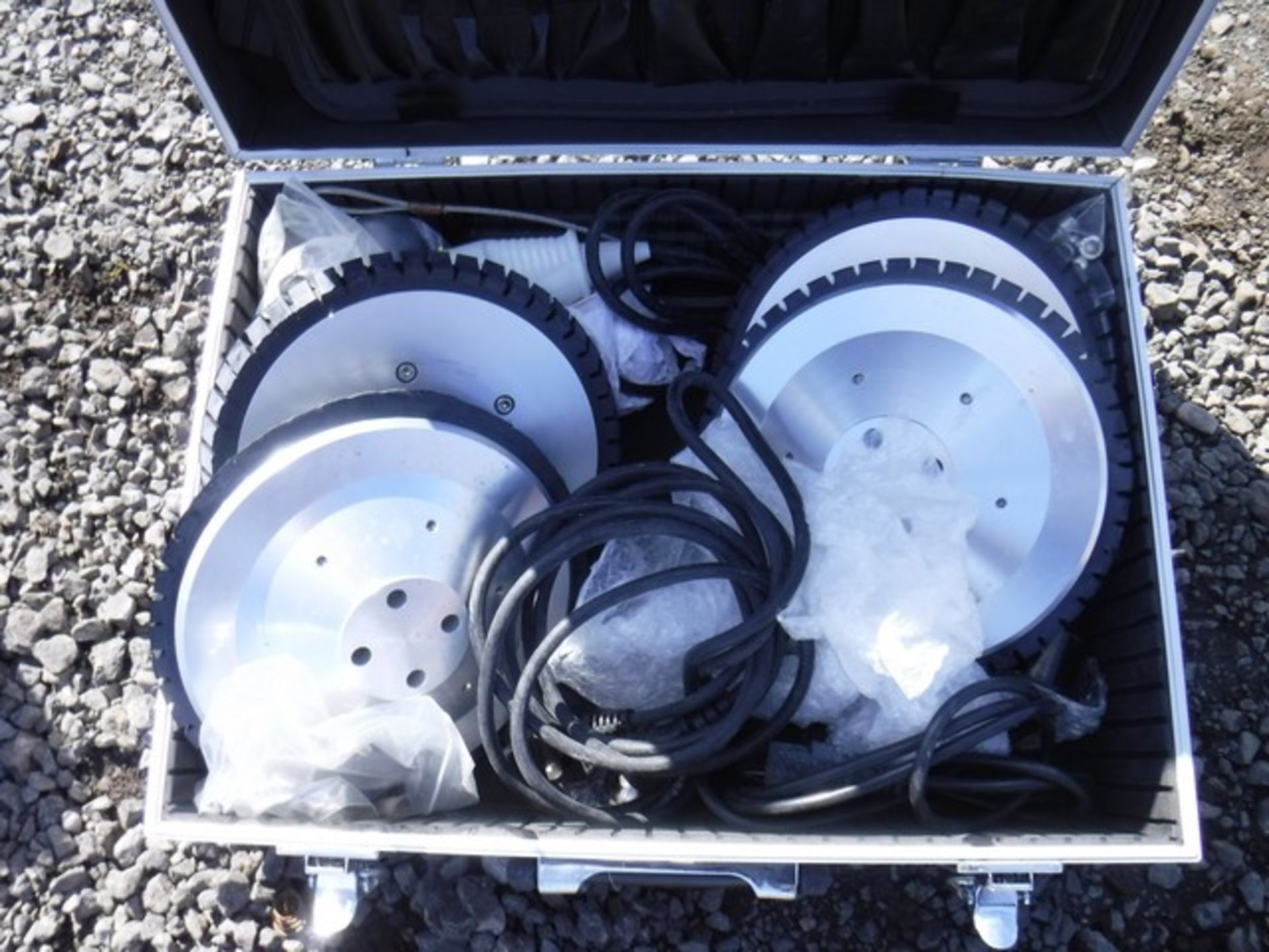 Case containing 4 wheels and electrical wire - Image 2 of 2