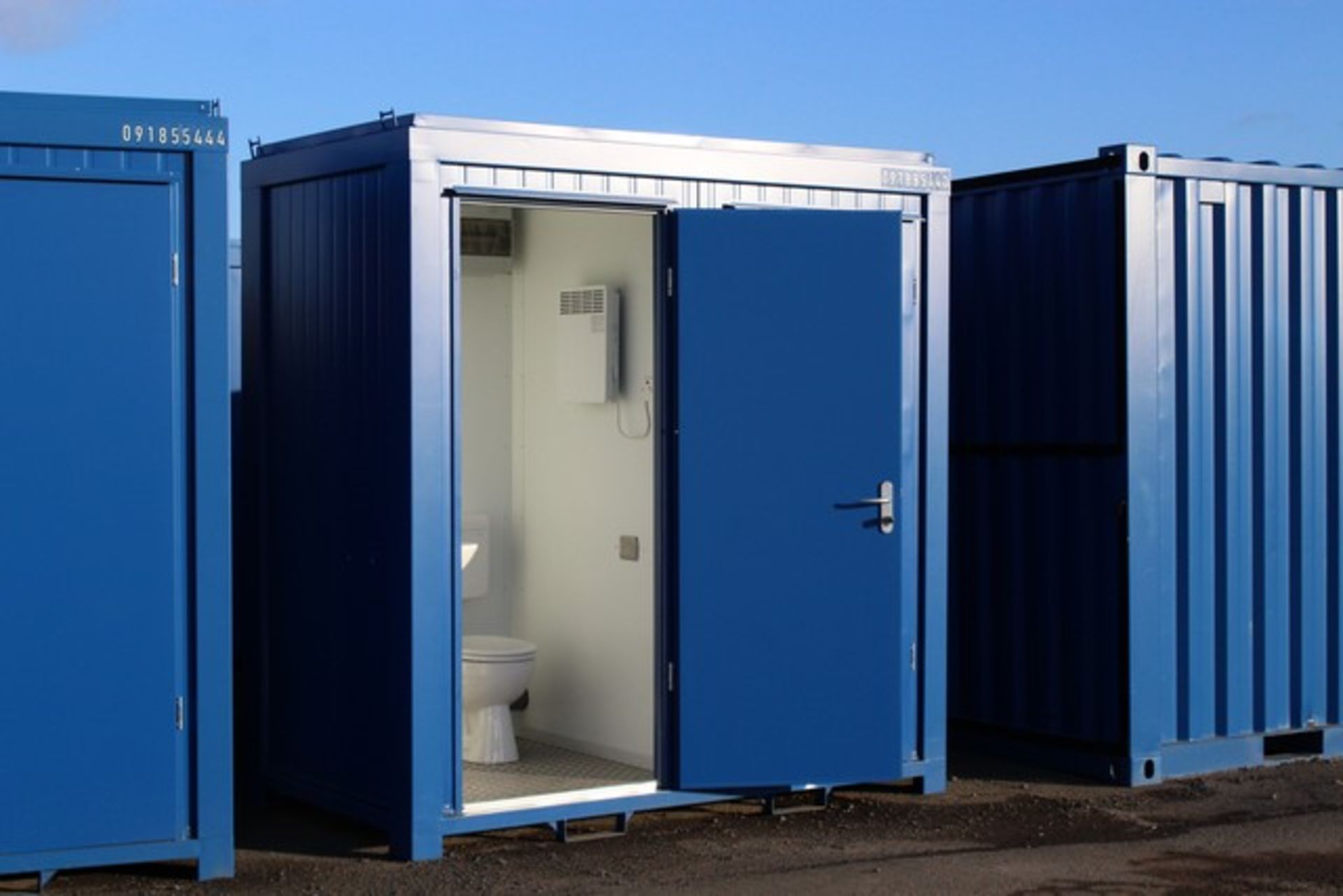 Double AV toilet block - Image 6 of 9