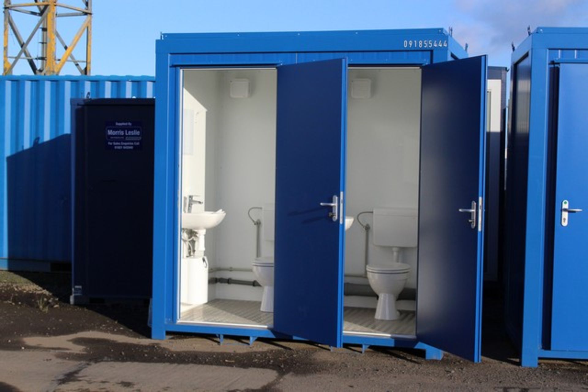 Double AV toilet block - Image 9 of 9