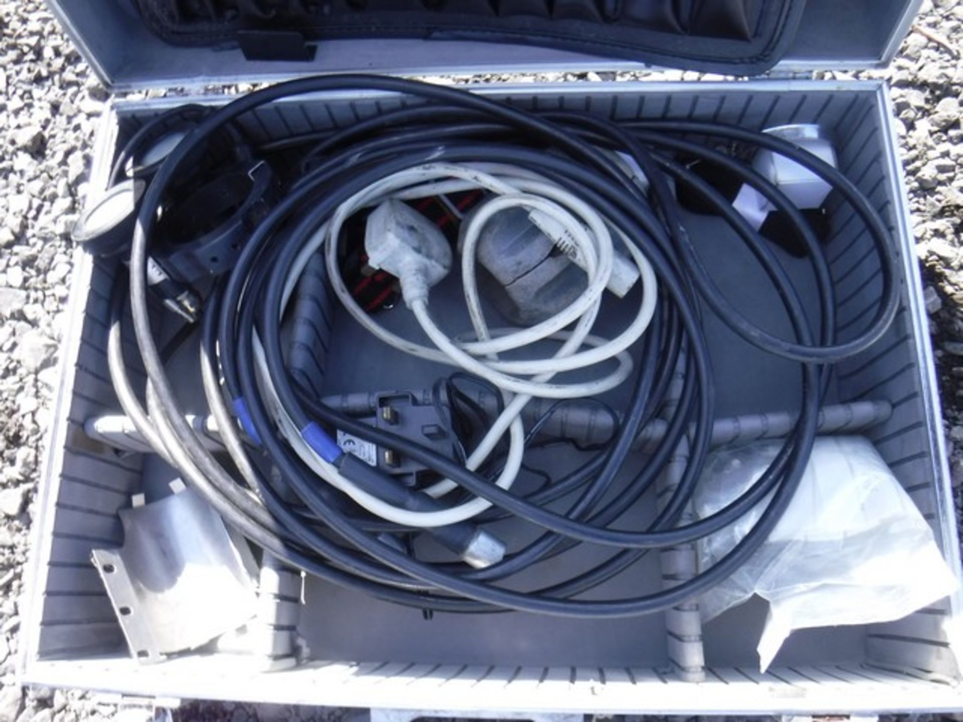 Case containing electrical wires - Image 2 of 3