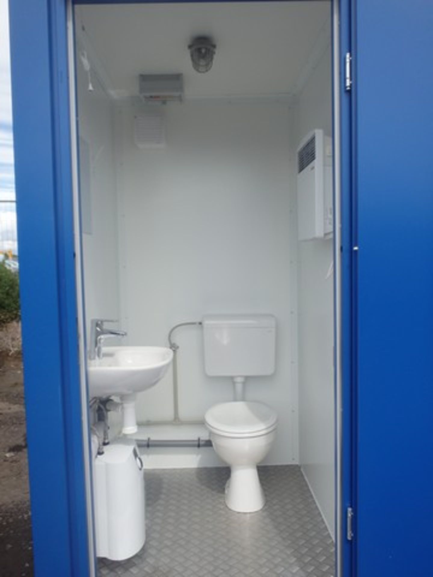 Single AV toilet block - Image 6 of 10