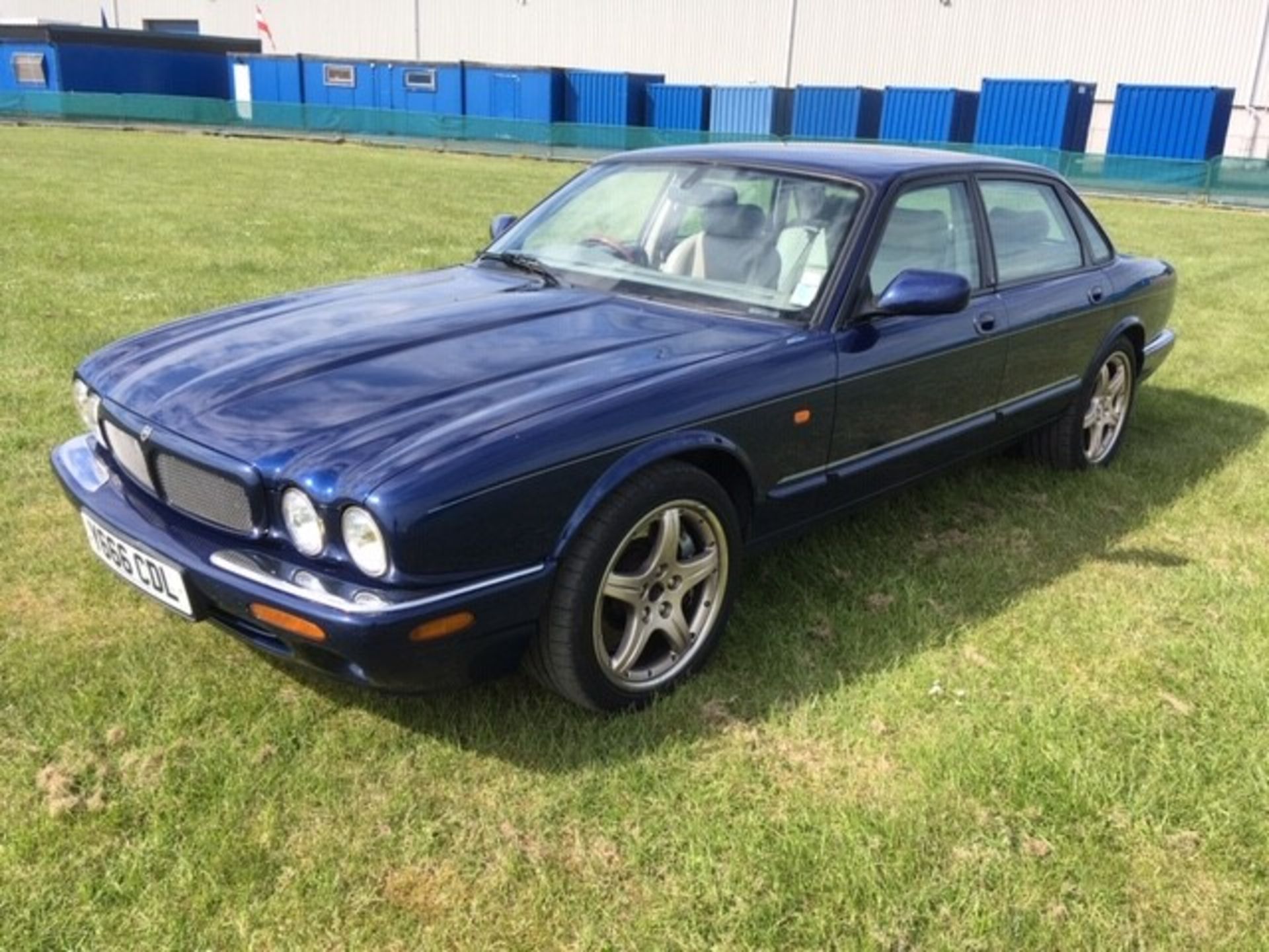 JAGUAR XJR V8 AUTO - 3996cc - Image 2 of 6