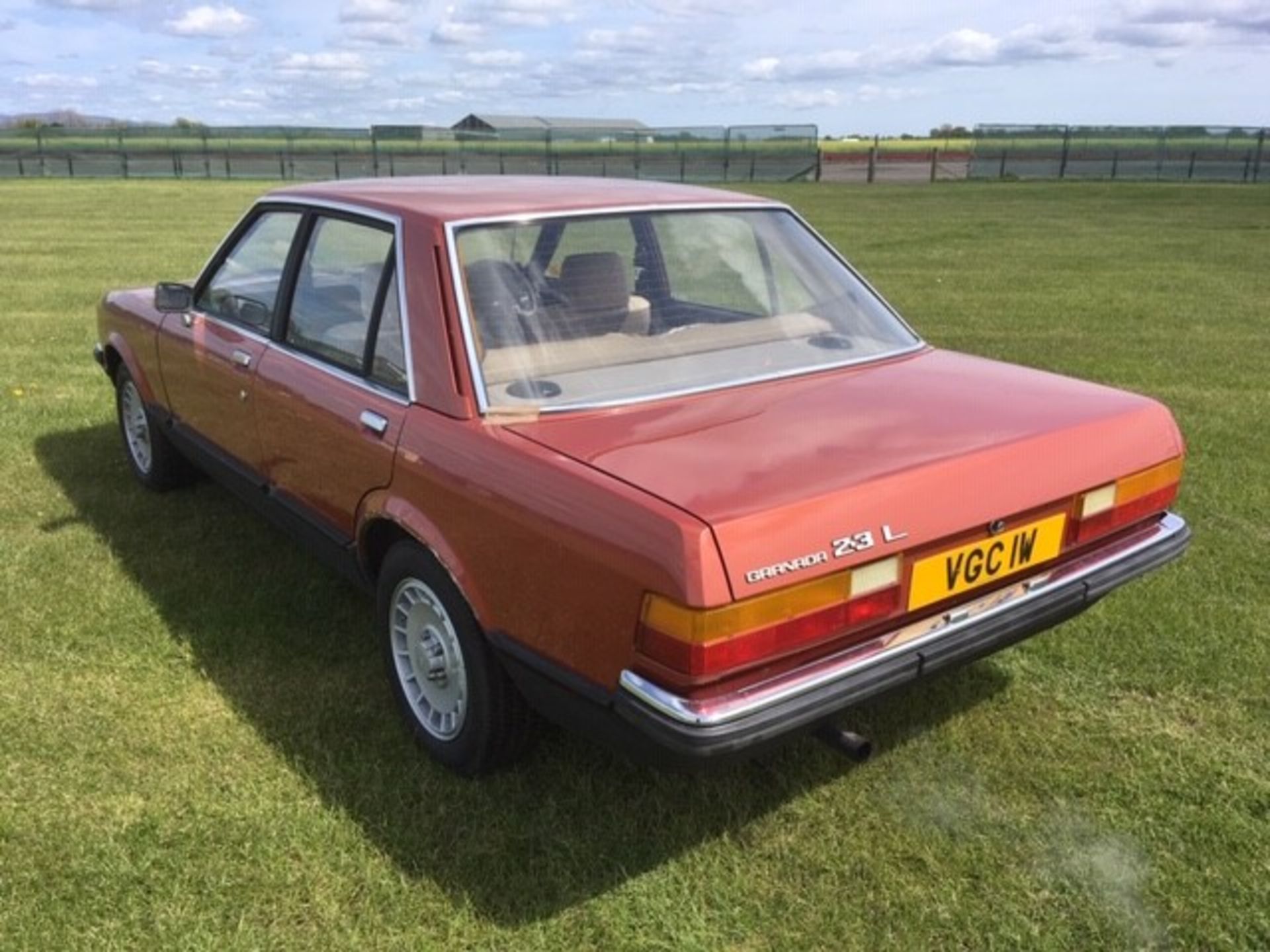 FORD GRANADA L AUTO - 2293cc - Image 2 of 5