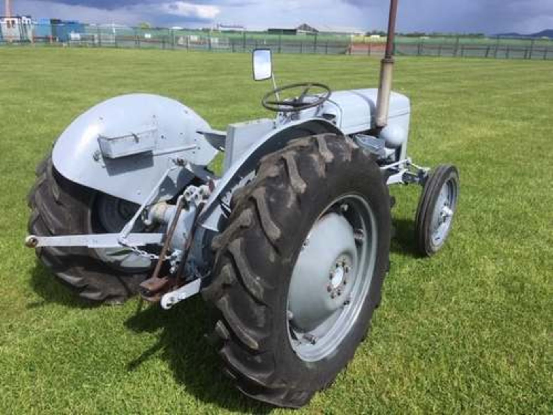 FERGUSON TEA-20 1954 - PETROL TRACTOR SN - TEA402370 - Image 4 of 9