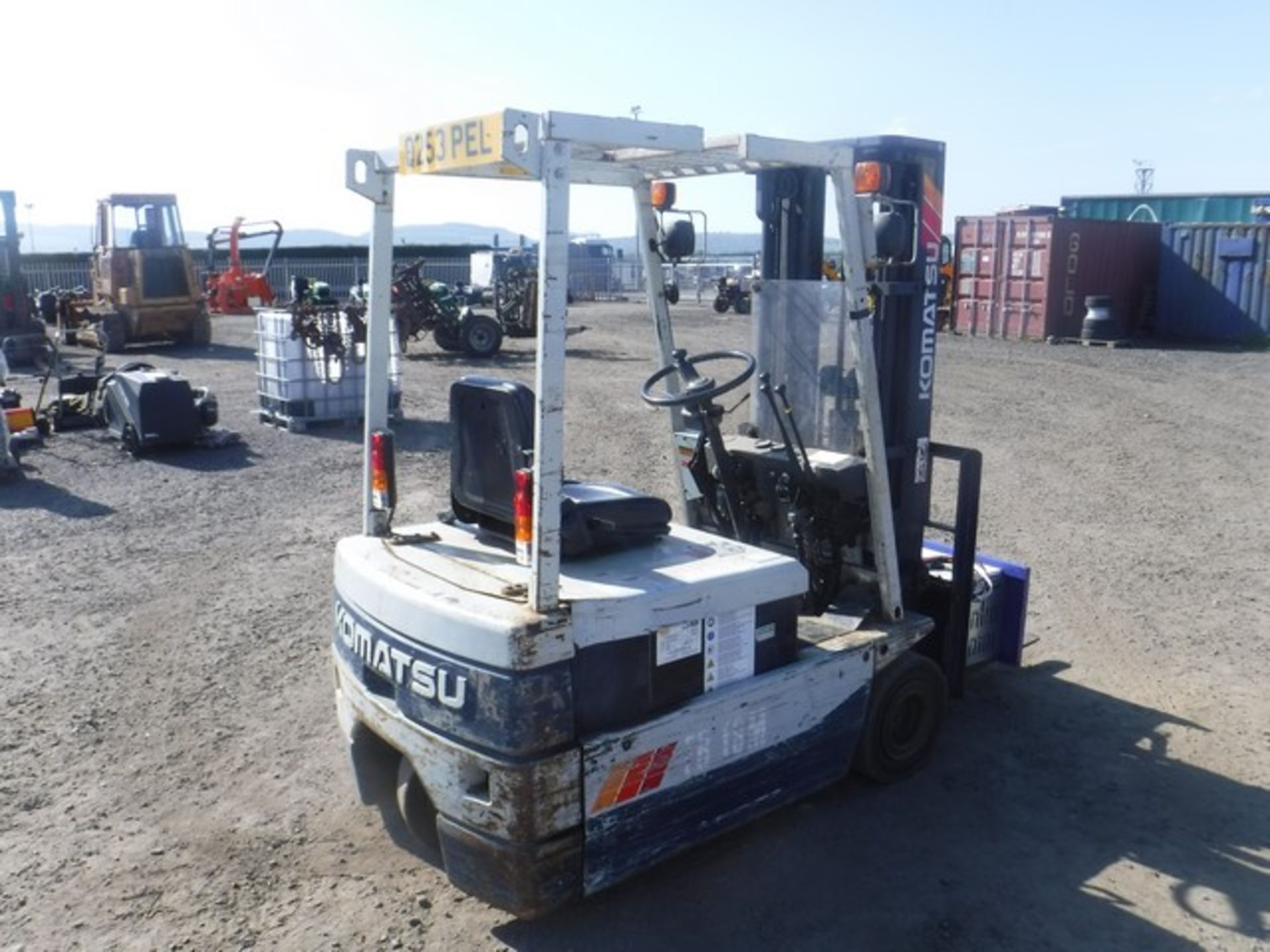 KOMATSU 18M ELECTRIC FORKLIFT 5082HRS (NOT VERIFIED) C/W CHARGER ASSET NO - 727-3301 - Image 2 of 7