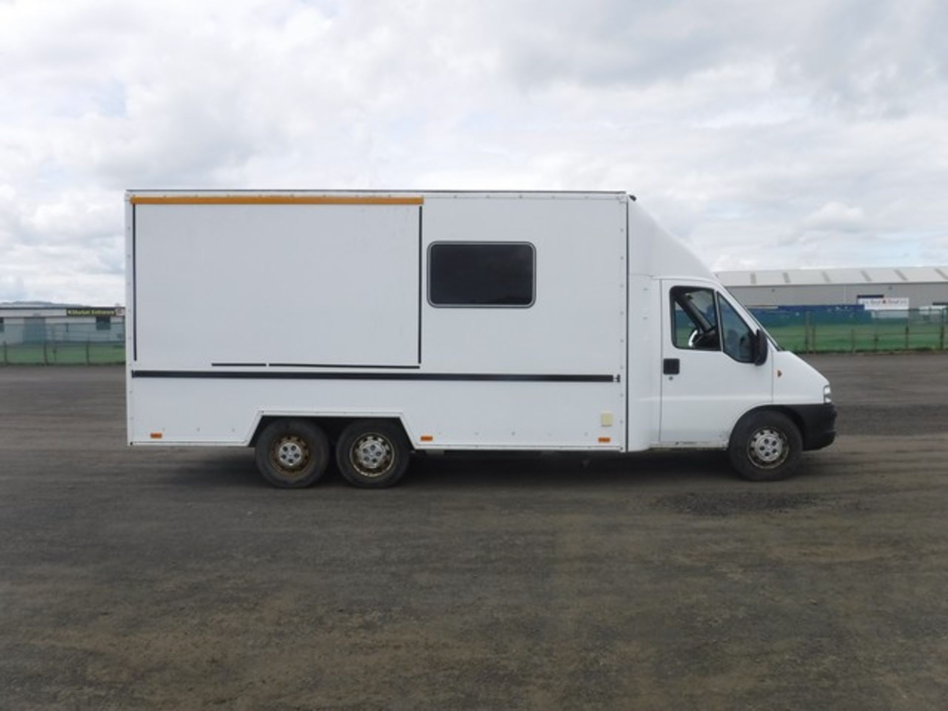 PEUGEOT BOXER 350 LX MWB HDI - 2800cc - Image 3 of 16