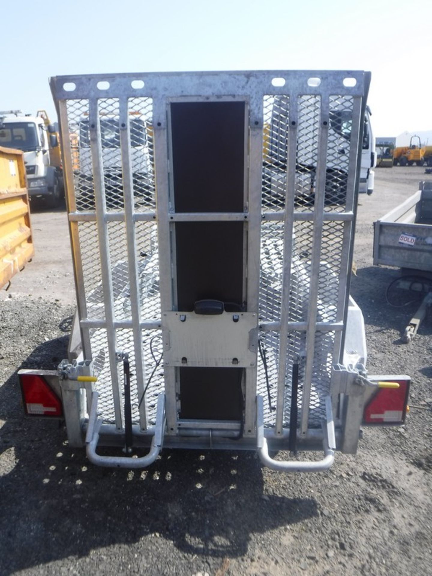 INDESPENSION TWIN AXLE PLANT TRAILER 16X5 C/W ADJUSTABLE STRAPLESS SYSTEM AND HEAVY DUTY C - Image 2 of 4