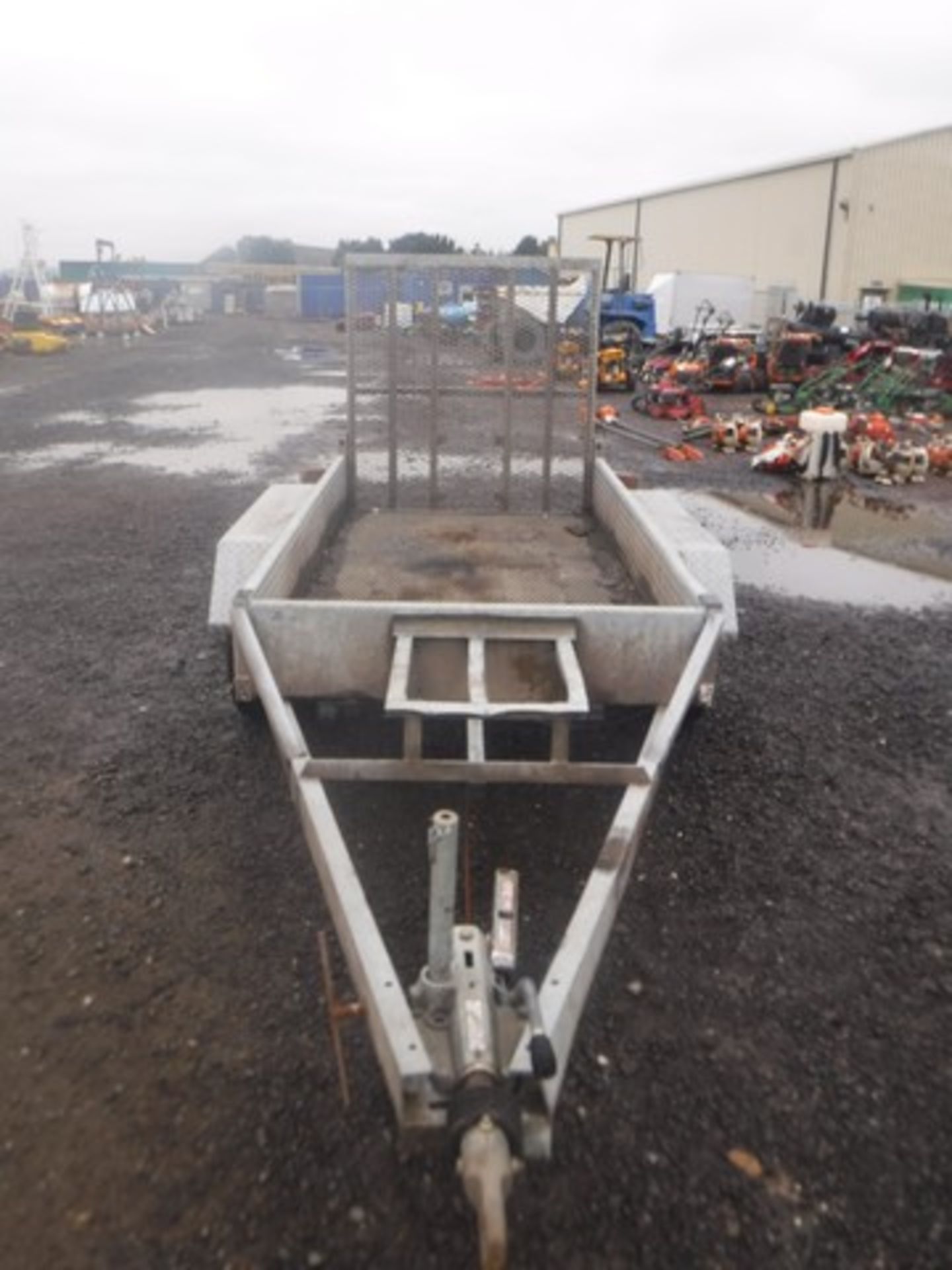 INDESPENSION 8X4 TWIN AXLE PLANT TRAILER C/W MESH FLOOR AND RAMP **NO ID PLATE** - Image 2 of 4