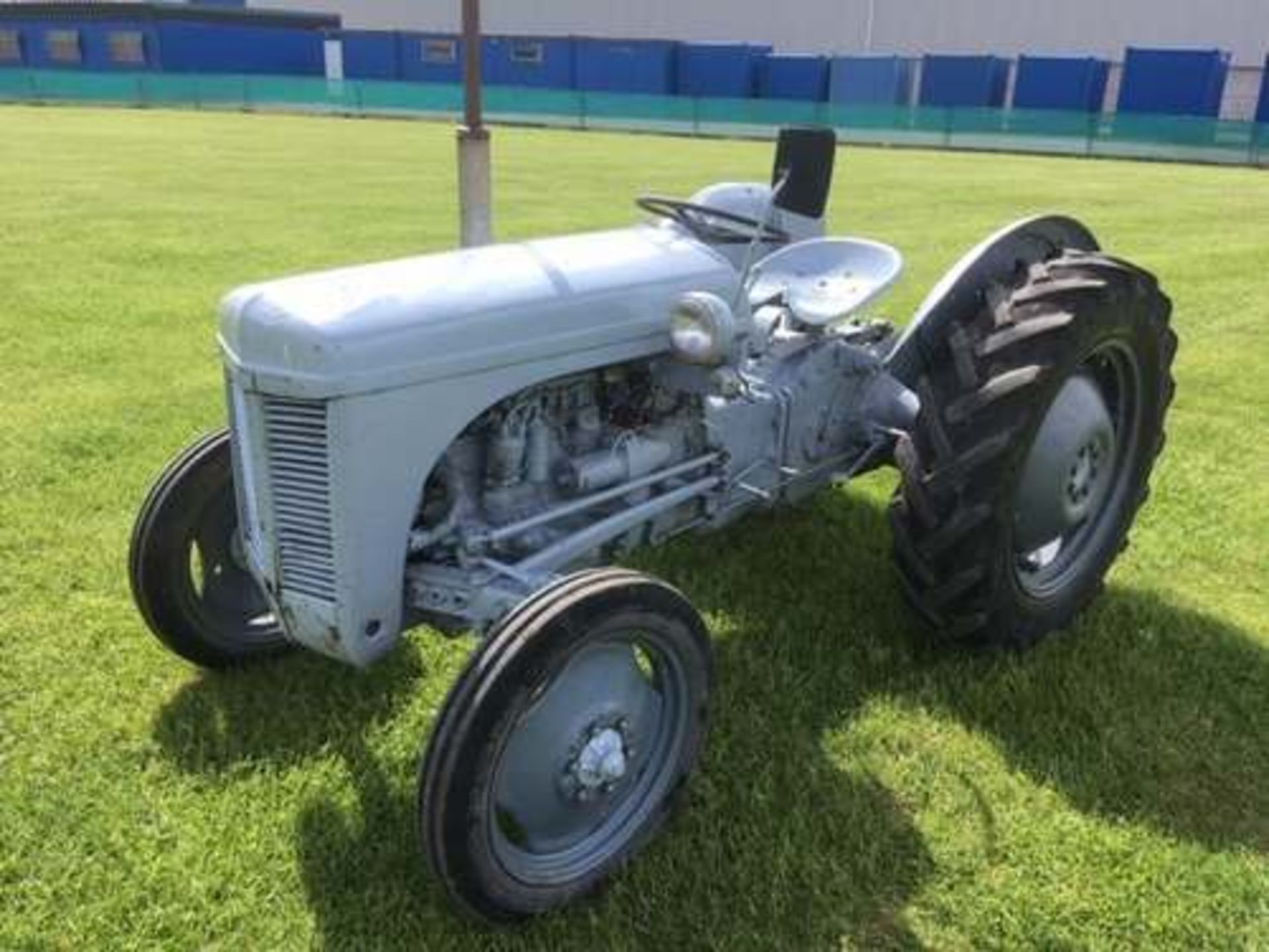 FERGUSON TEA-20 1954 - PETROL TRACTOR SN - TEA402370 - Image 2 of 9