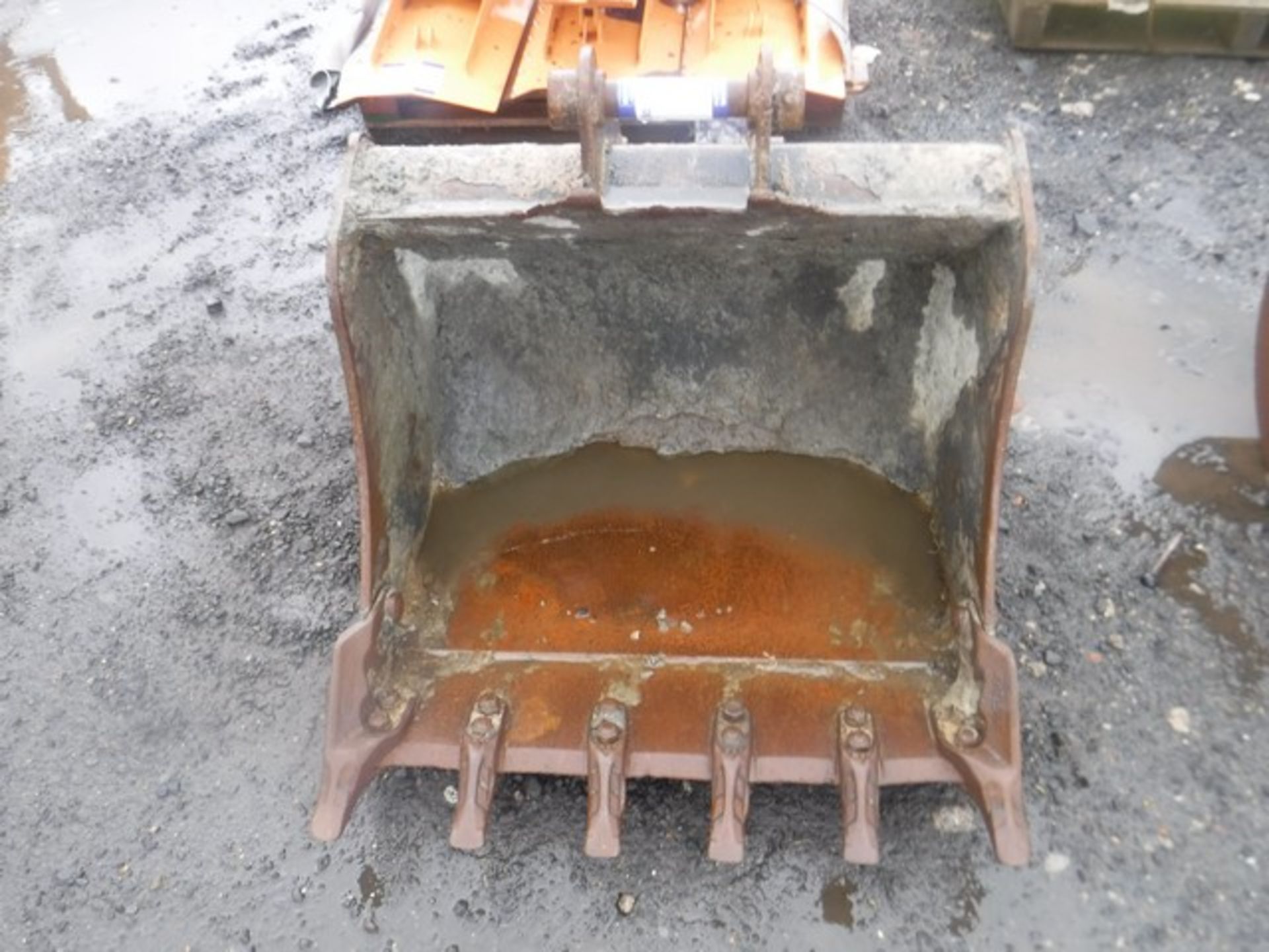 STRICKLAND 3FT EXCAVATOR BUCKET WITH 45mm PINS APPROX