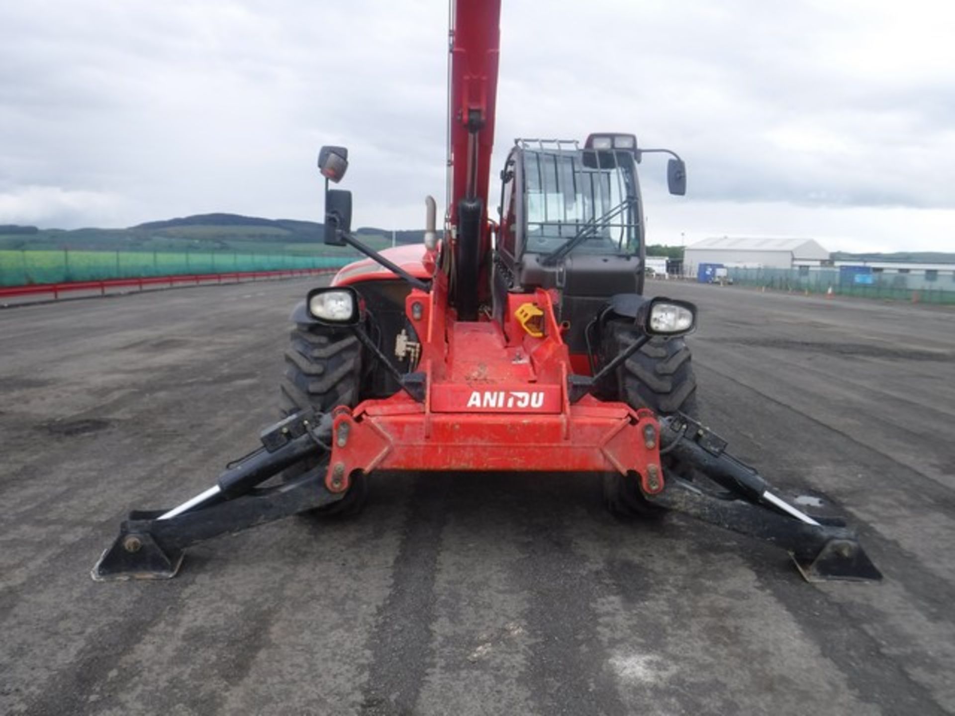 MANITOU MT1840 TELESCOPIC FORKLIFT 6124HRS (NOT VERIFIED) C/W REVERSE CAMERA - Image 2 of 8