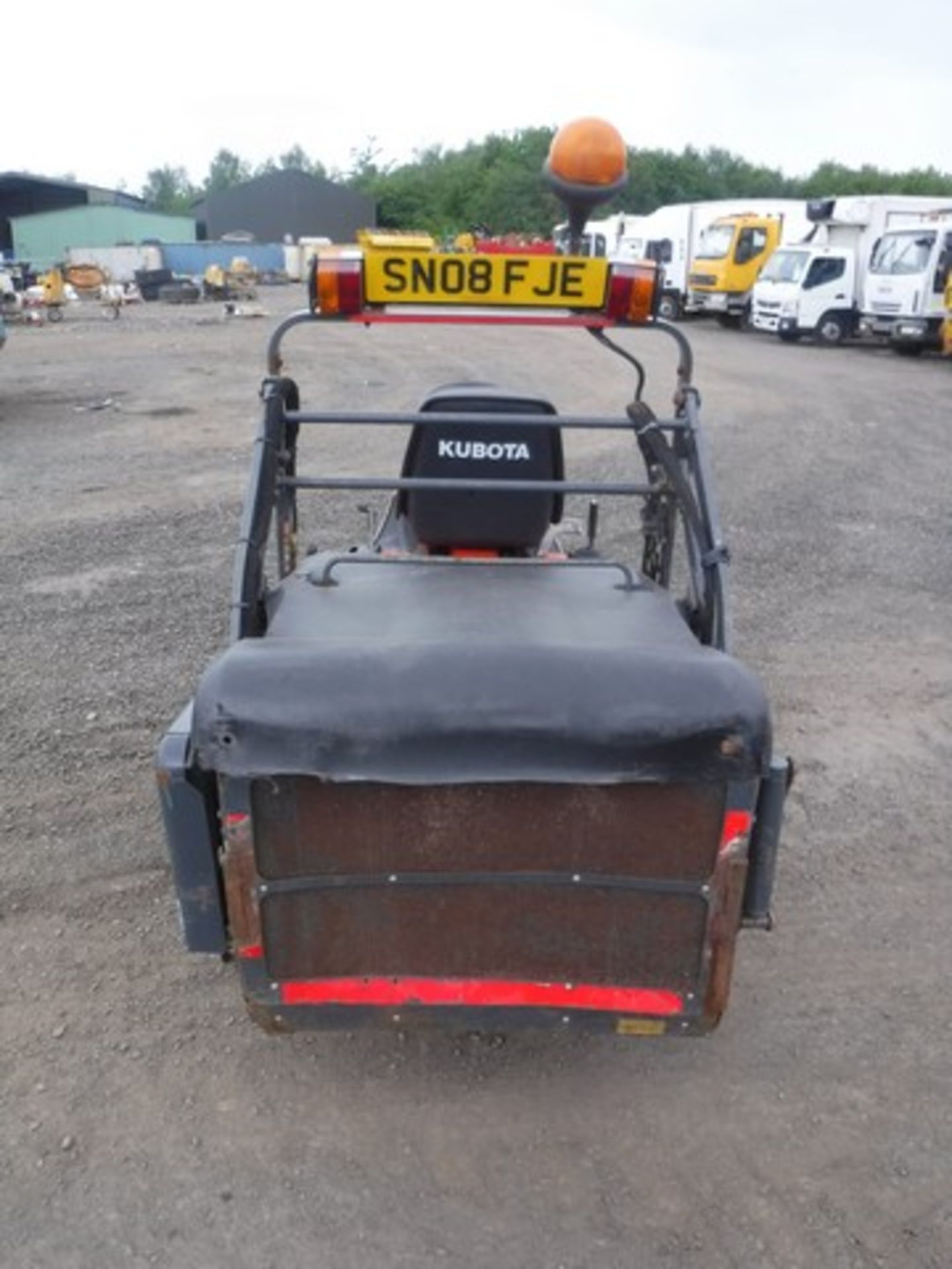 KUBOTA G21 LAWN TRACTOR 2008 **NON RUNNER**, 1507HRS (NOT VERIFIED) ASSET - P01055 SN - - Image 3 of 5