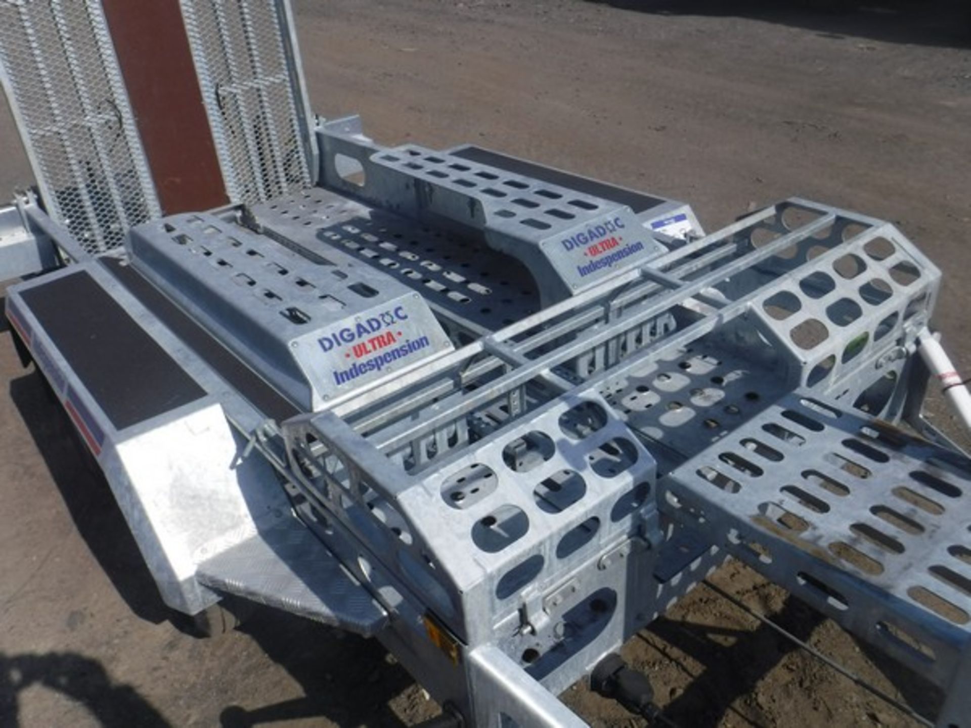 INDESPENSION TWIN AXLE PLANT TRAILER 16X5 C/W ADJUSTABLE STRAPLESS SYSTEM AND HEAVY DUTY C - Image 2 of 4