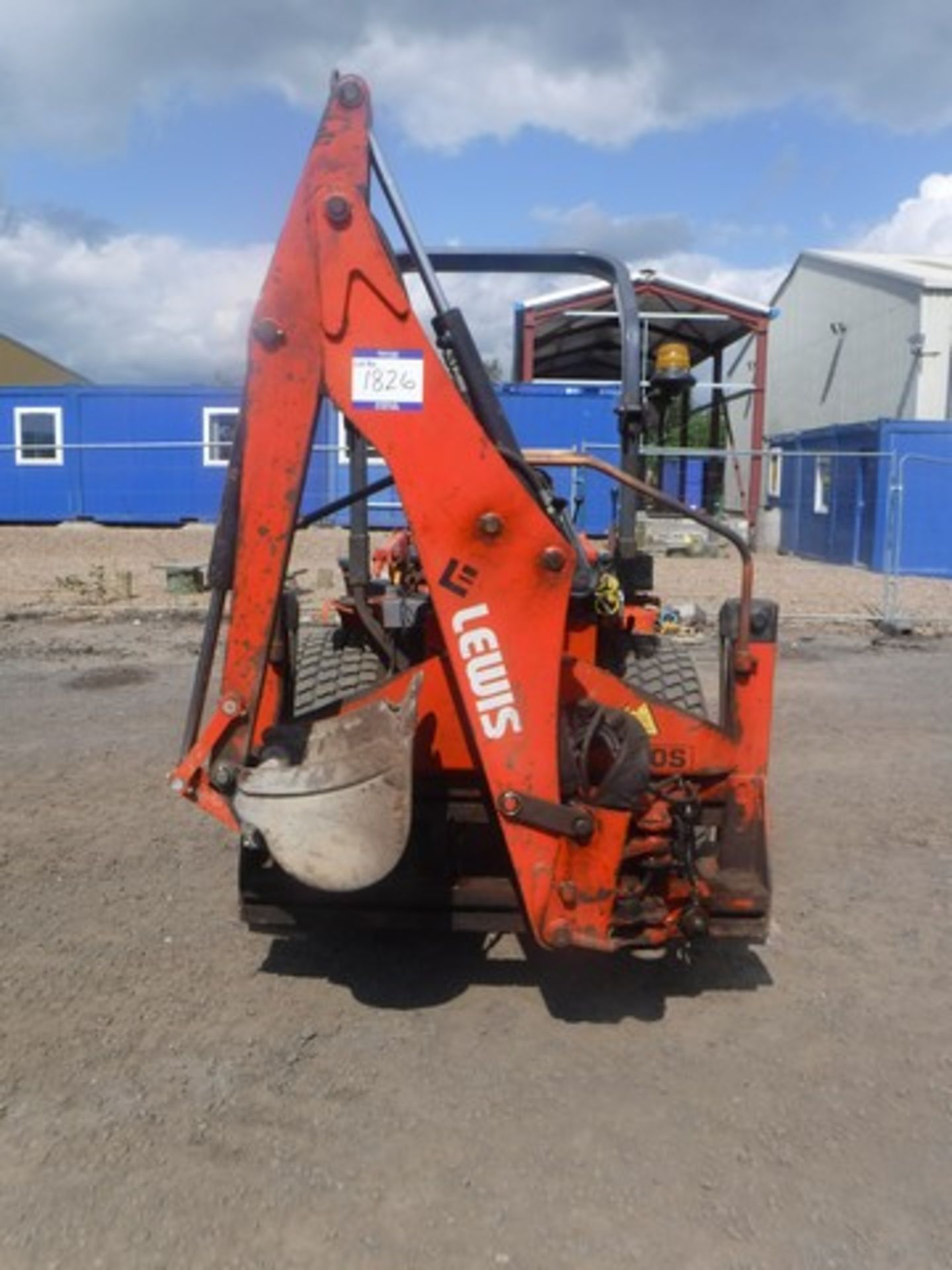 KUBOTA B3030 BACKHOE 2010 TRACTOR 1993HRS (NOT VERIFIED) SN - B3030HR81142 - Image 5 of 7