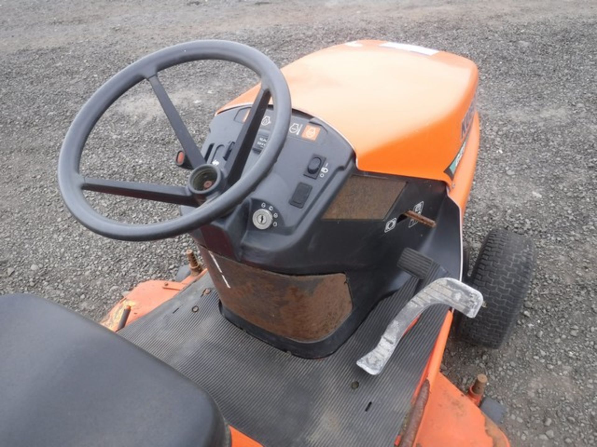 KUBOTA G21 LAWN TRACTOR 2008 **NON RUNNER**, 1507HRS (NOT VERIFIED) ASSET - P01055 SN - - Image 4 of 5