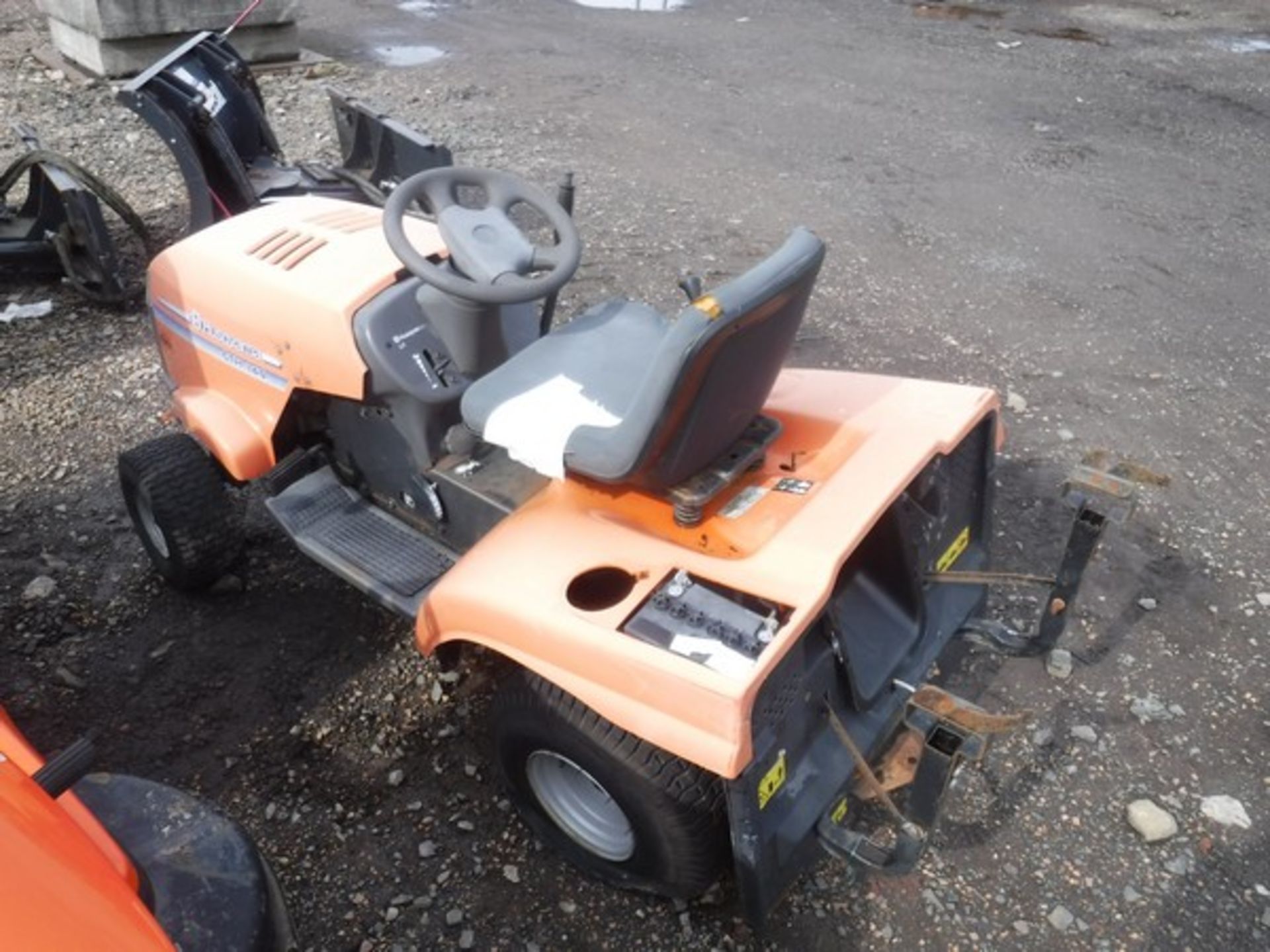 HUSQVARNA CTH160 RIDE ON LAWNMOWER - Image 2 of 2